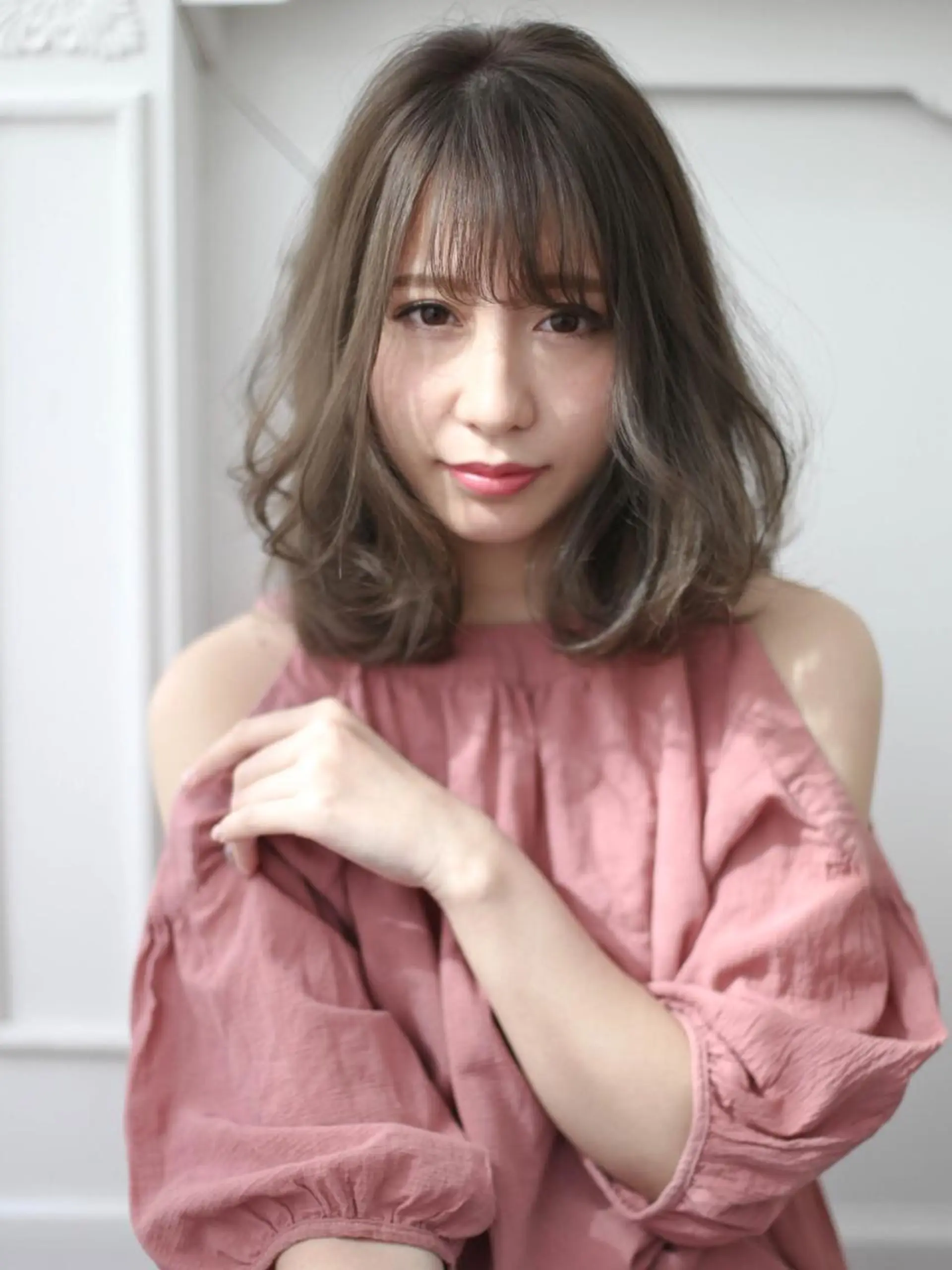 ミディアム カット ヘアカラー トリートメント ＨＩ ROのヘアスタイル