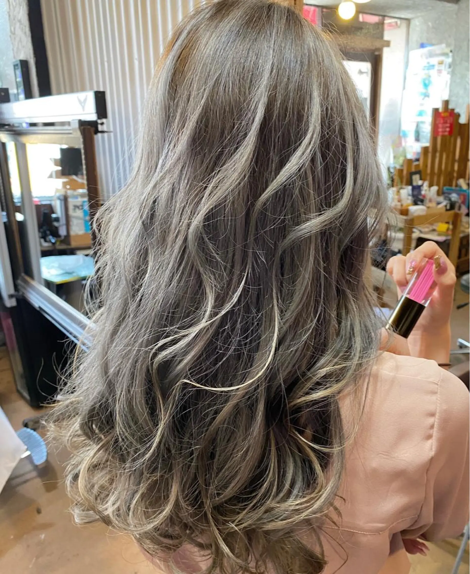 ロング カラー ハイライトカラー ハイトーンカラー ハイライト 玉木 育実のヘアスタイル