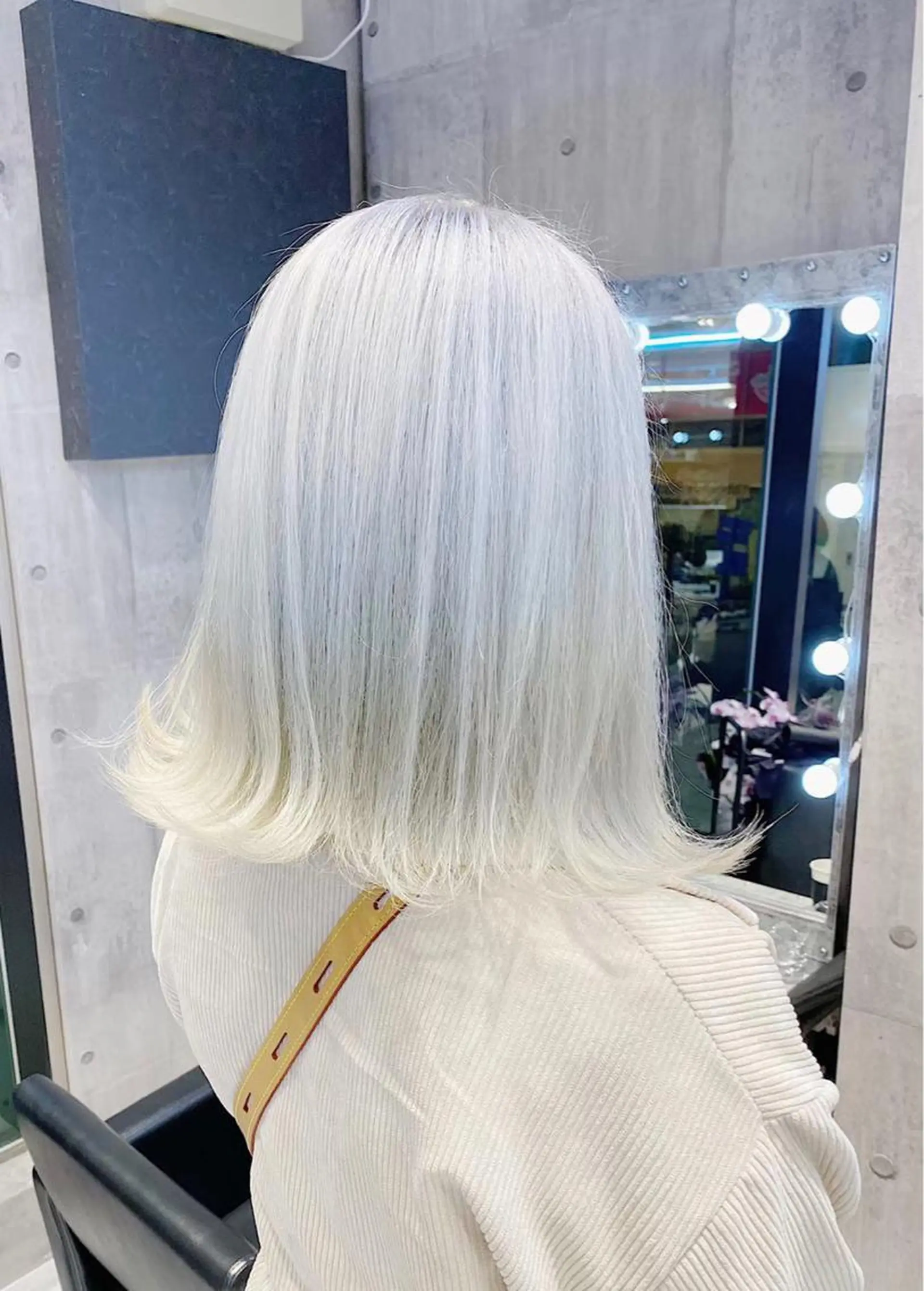 ミディアム カラー アッシュ アッシュグレー ベージュカラー ブリーチ ブルーカラー ヘアカラー トリートメント ヘアセット 🦋 Nanaka🦋のその他イメージ