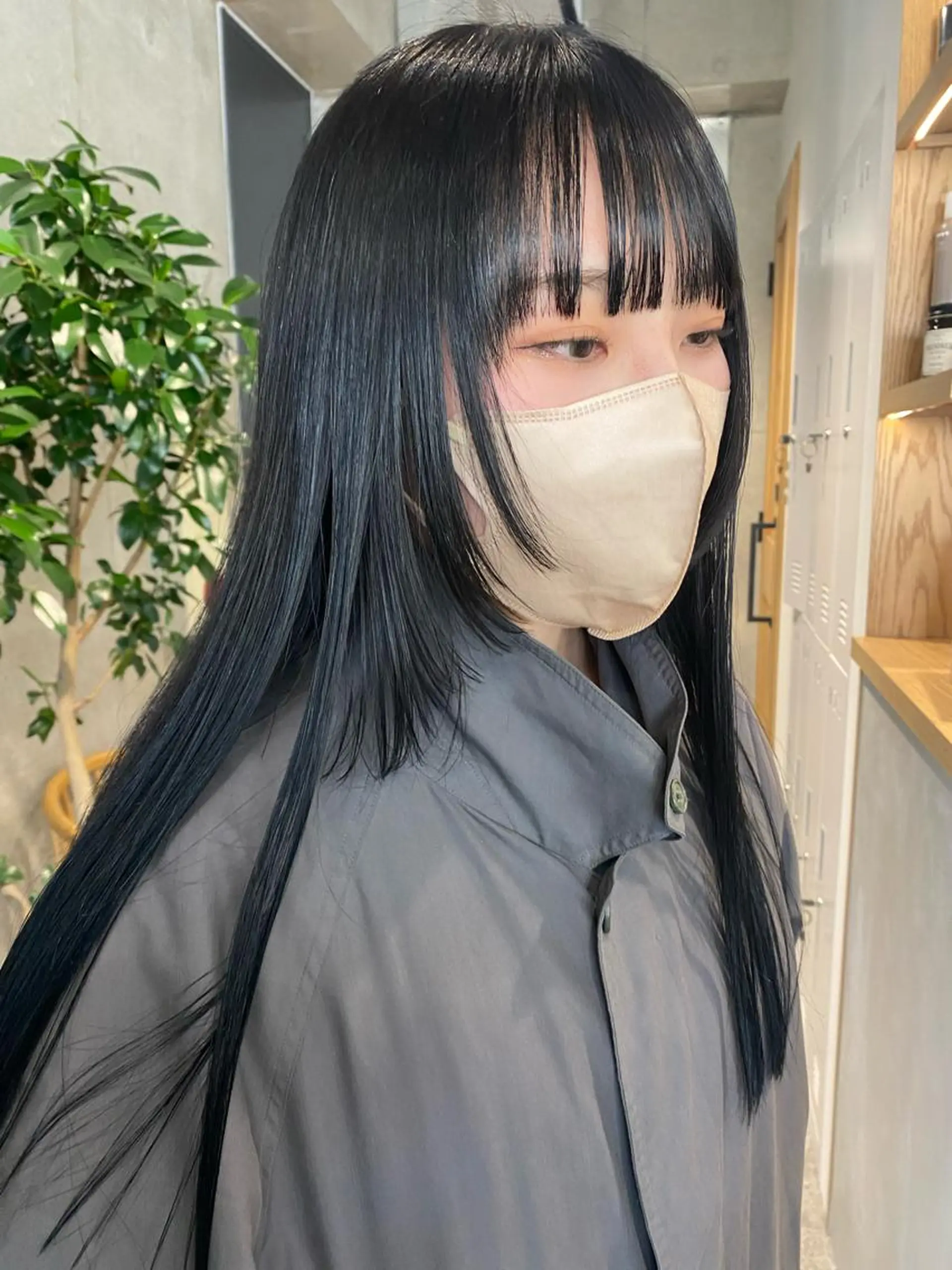 ロング レイヤーカット ヘアカラー Yahiko ハイトーンのヘアスタイル