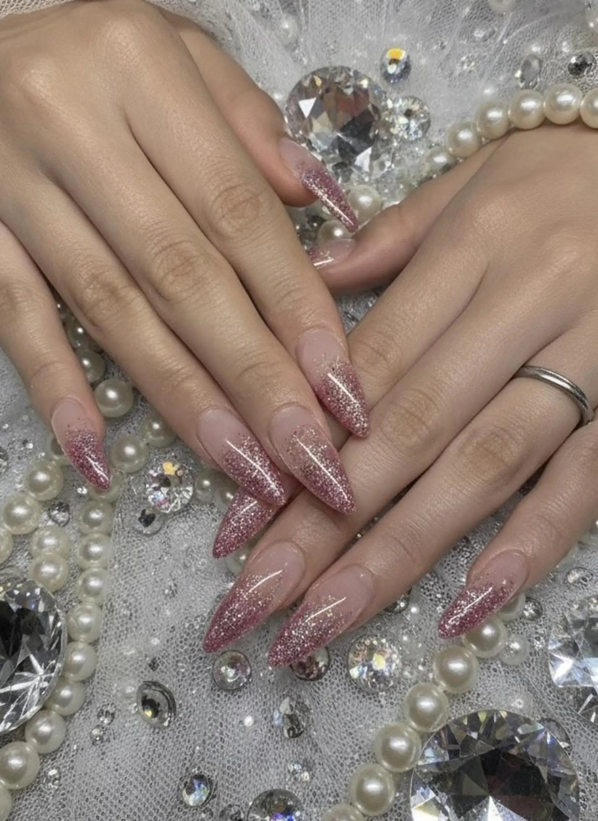 ネイル 長さ出し フラッシュネイル グラデーション 韓国ネイル ラメ(グリッター) ハンドネイル 24時間営業 UNABOMBAのネイルデザイン