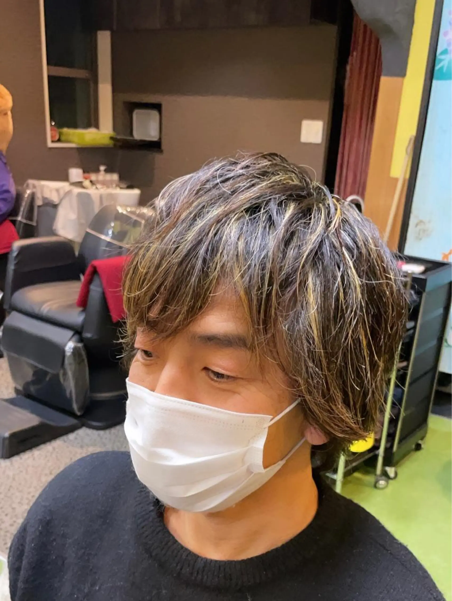 ショート カラー メンズ メンズハイライト ハイライトカラー ハイライト トリートメント デザインカラー🏝️ 須賀汐音のヘアスタイル