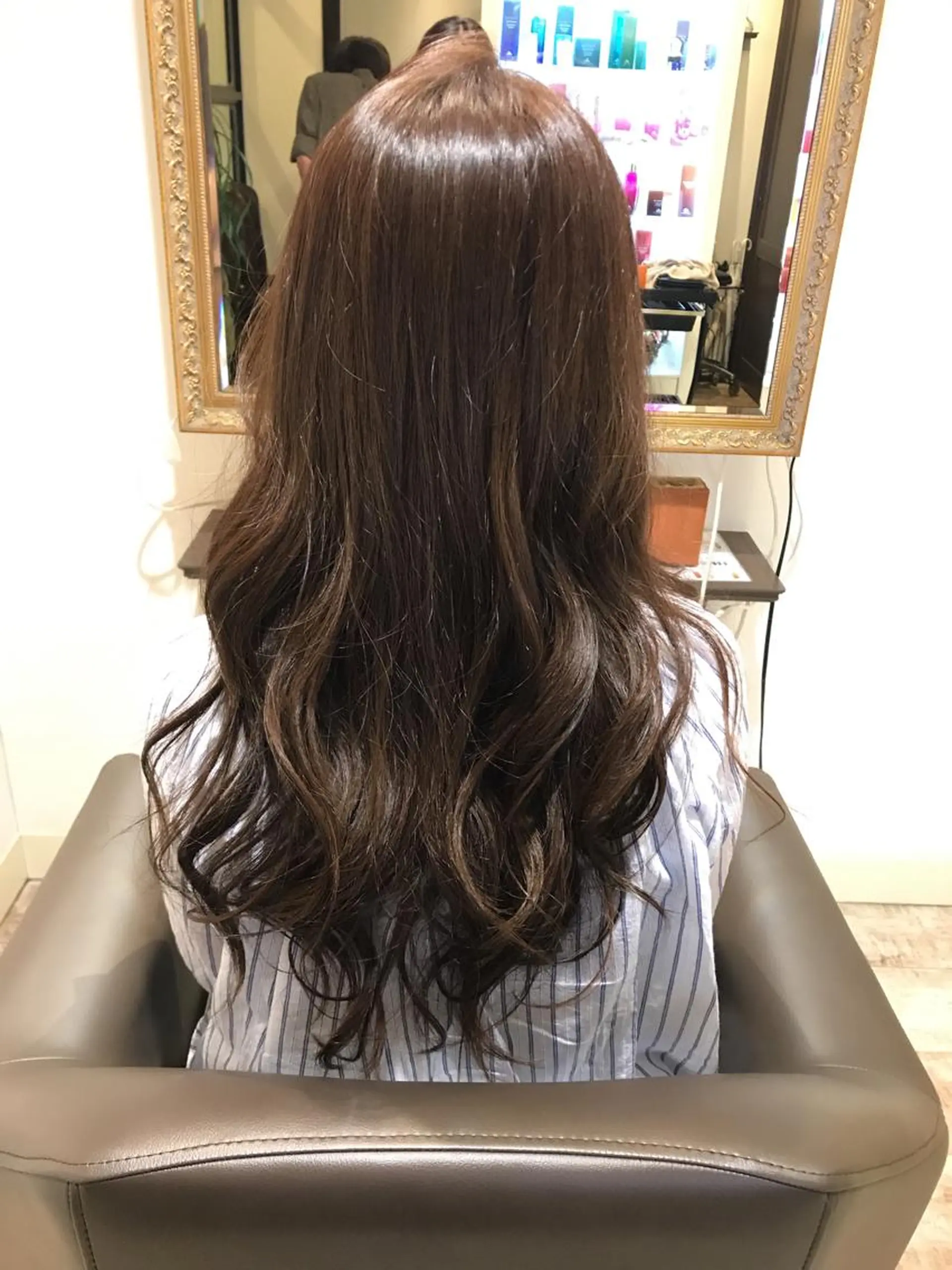ロング カラー グレージュ カーキグレージュ 伊藤 康乃のヘアスタイル