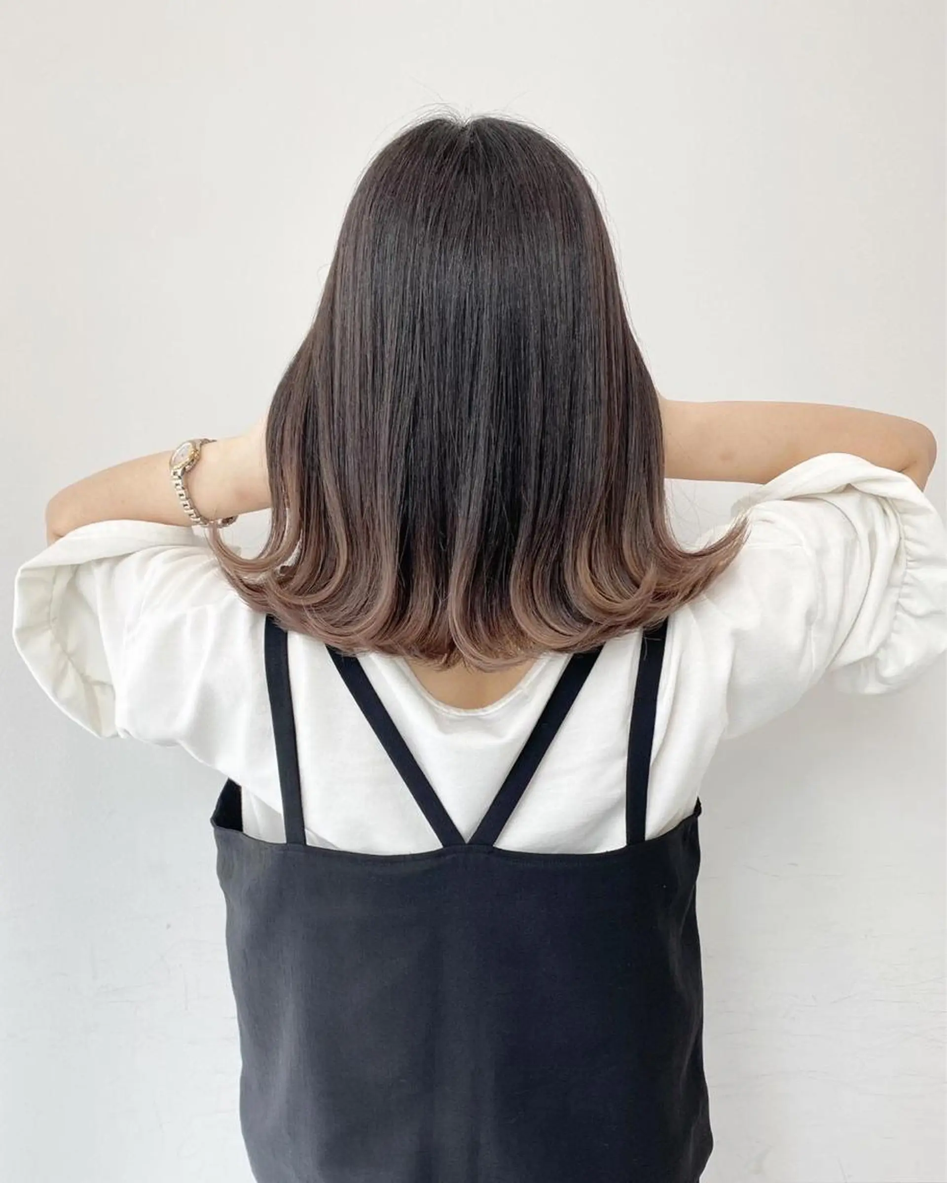 ミディアム カラー ヘアアレンジ グラデーションカラー グレージュ ミルクティーグレージュ 【公式】amble luxe池袋東口♻️のヘアスタイル