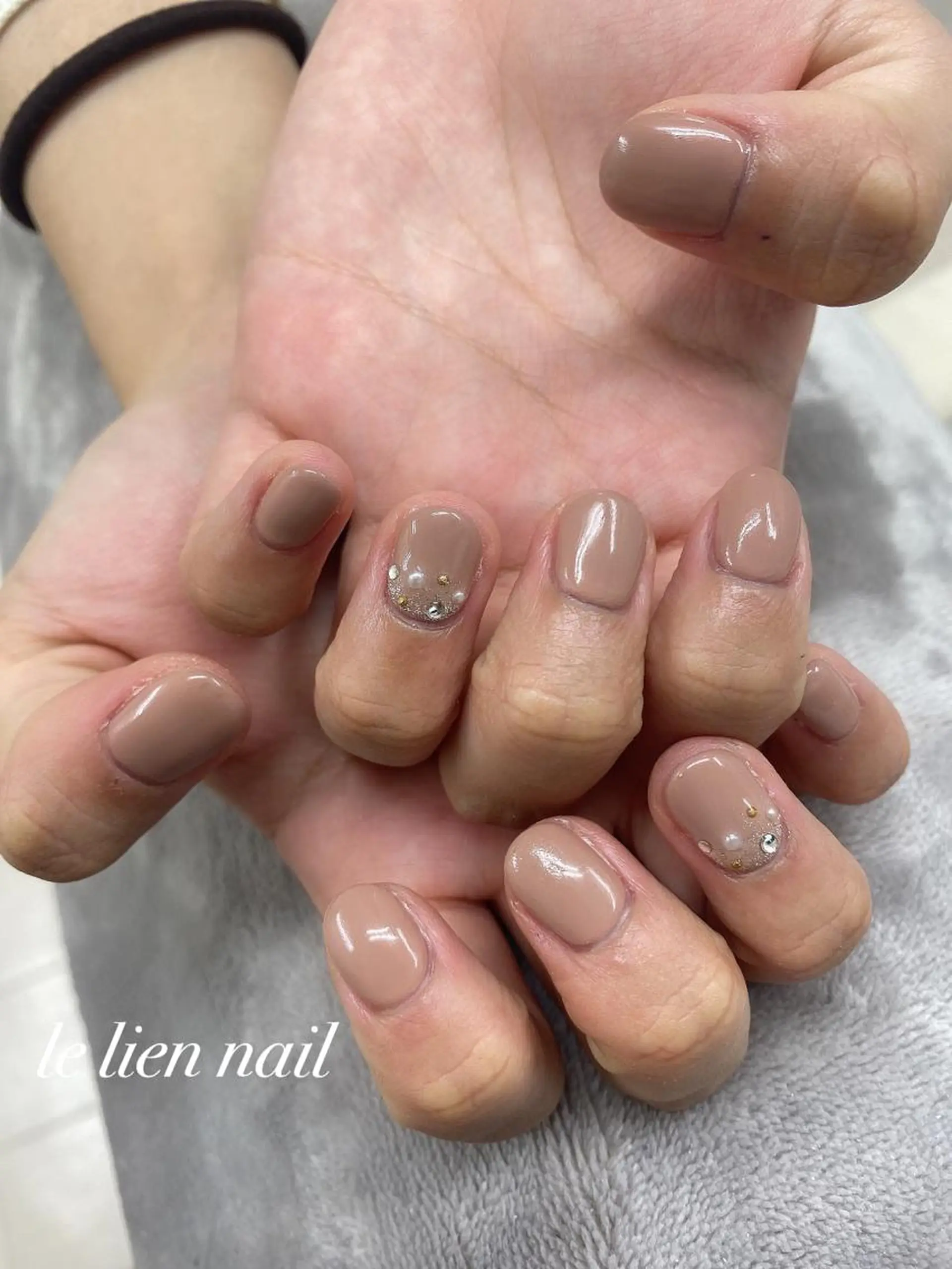 ネイル アートネイル キラキラネイル ワンカラーネイル シンプルネイル ストーンネイル ハンドネイル le lien nailのネイルデザイン