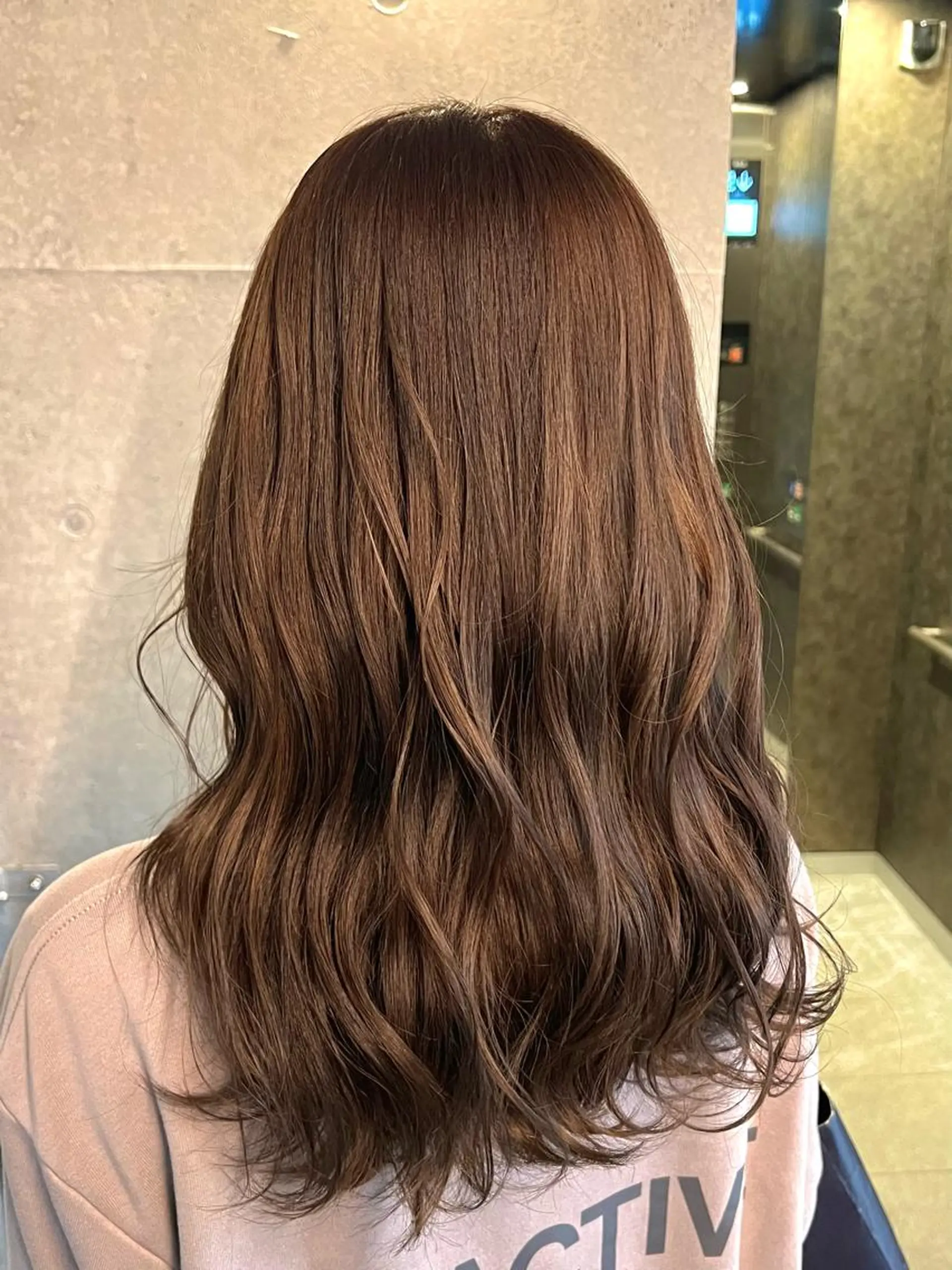 セミロング カラー シールエクステ アディクシーカラー アッシュ バレイヤージュ ミストバング ヘアカラー トリートメント DEST所属・吉野 瑳桜のヘアスタイル