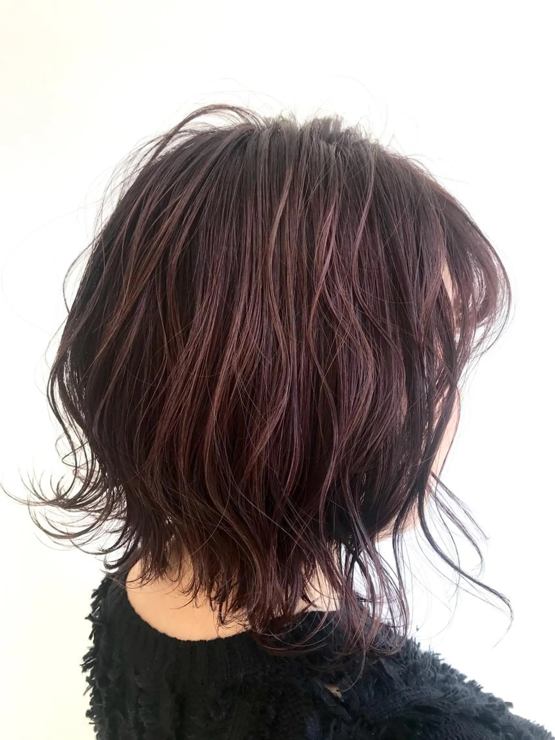 ショート カラー ボルドーカラー スズキ シオリのヘアスタイル