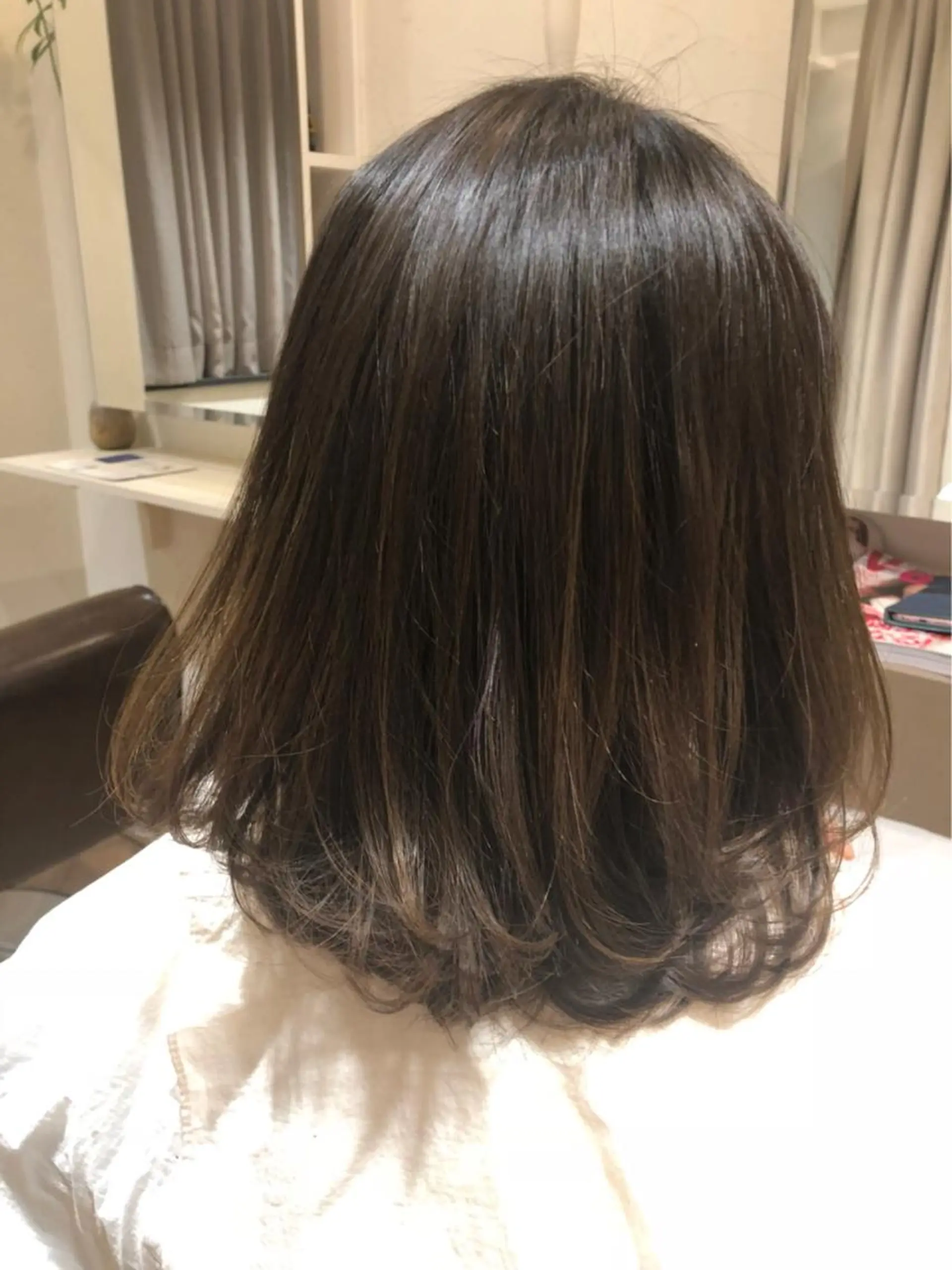 ミディアム カラー 長江 諒のヘアスタイル