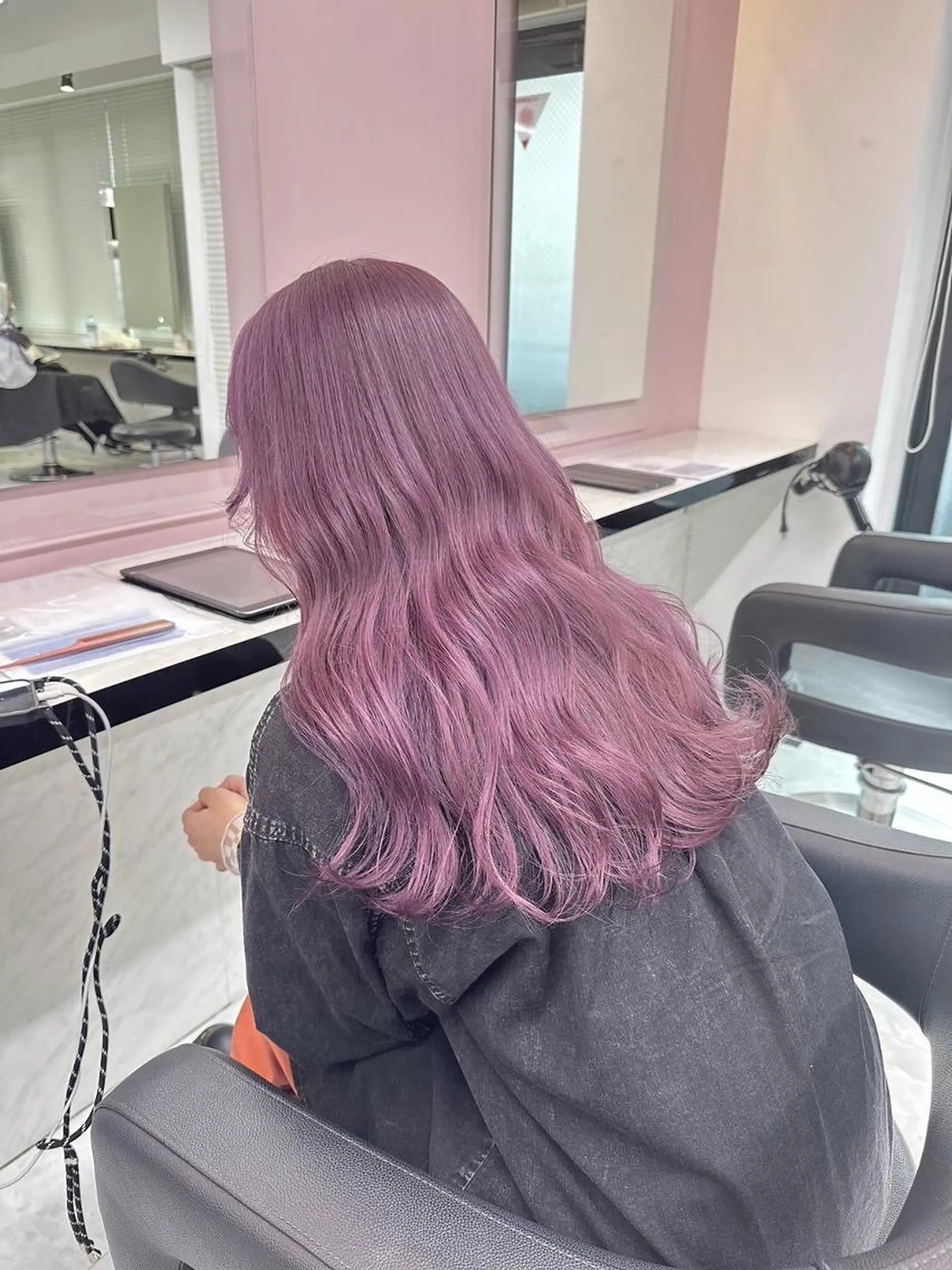 カラー セミロング 🍒透明感カラー🌨 🥕ハイトーンカラーのヘアスタイル