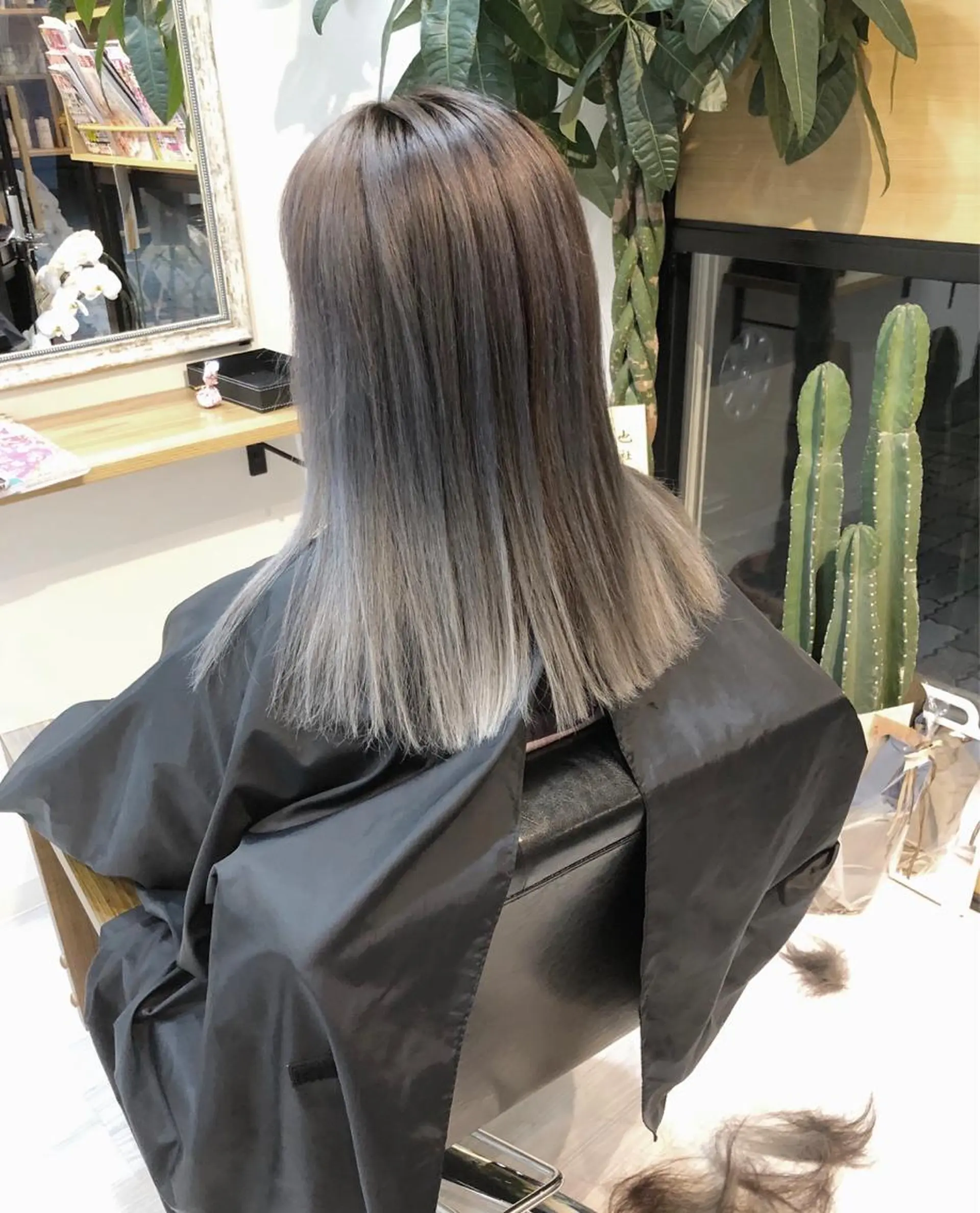 セミロング ヘアカラー aura所属・ashida yuukiのヘアスタイル