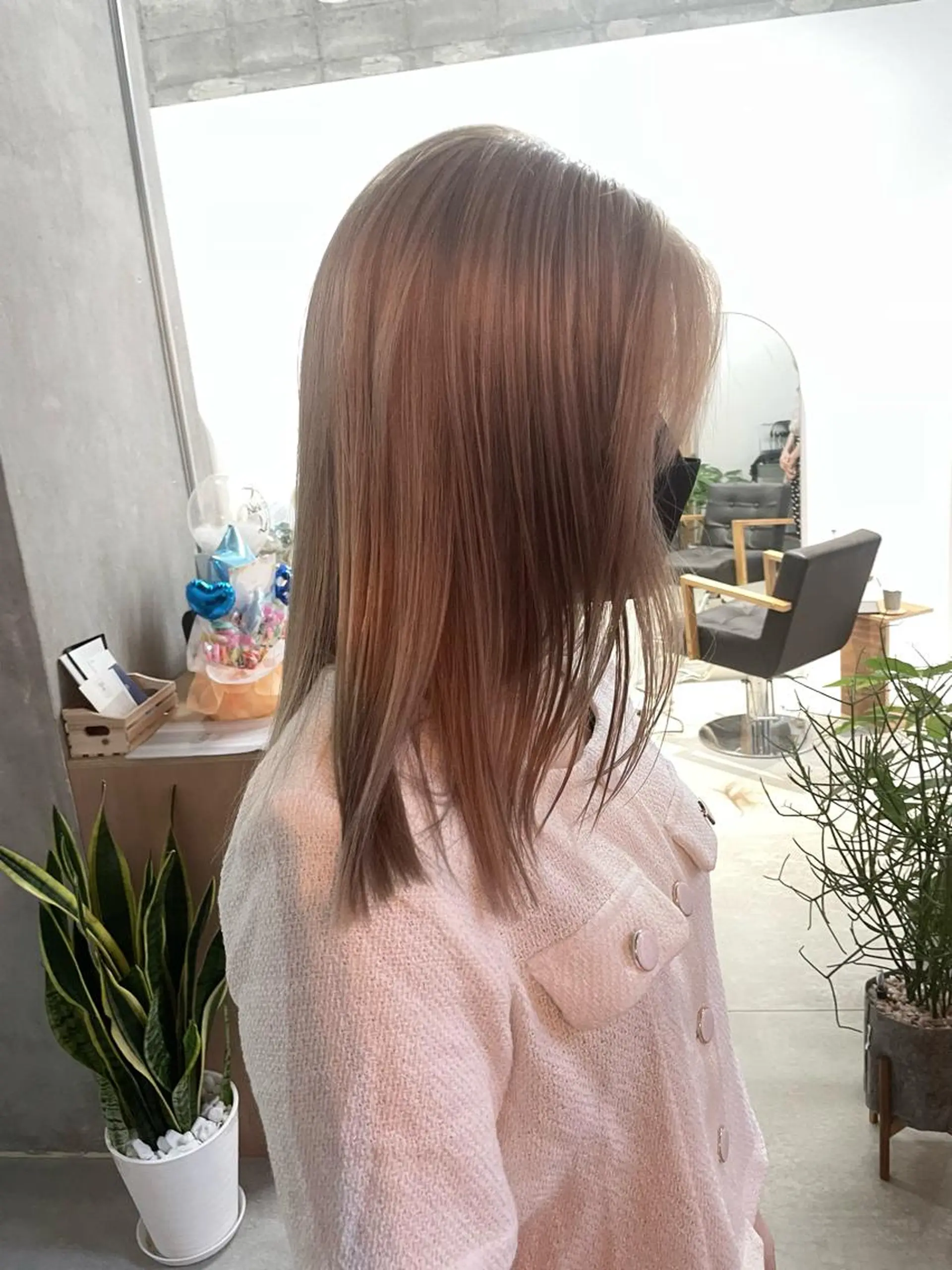 セミロング カラー ベージュカラー ブリーチ ミルクティーベージュ カット ヘアカラー トリートメント Le/a谷町 野上幹太のヘアスタイル