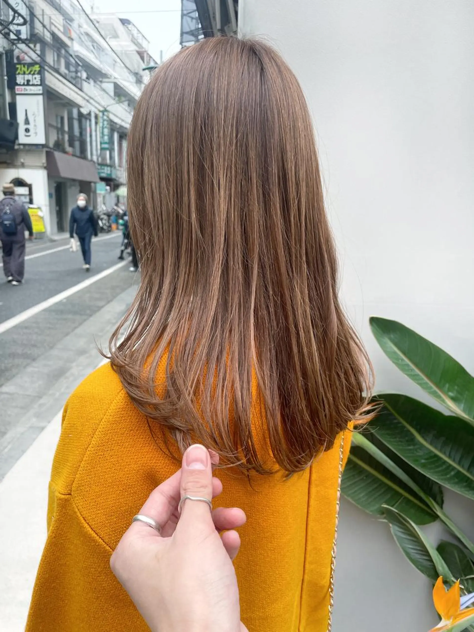セミロング カラー ベージュカラー カット ヘアカラー トリートメント HIROKI ” stylistのヘアスタイル