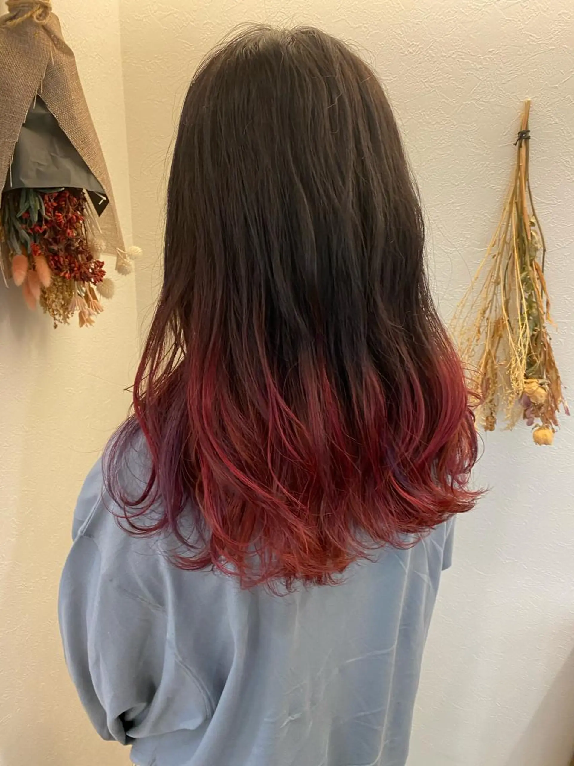カラー ブリーチ グラデーションカラー ピンクカラー Hikari /赤み消しカラーのヘアスタイル