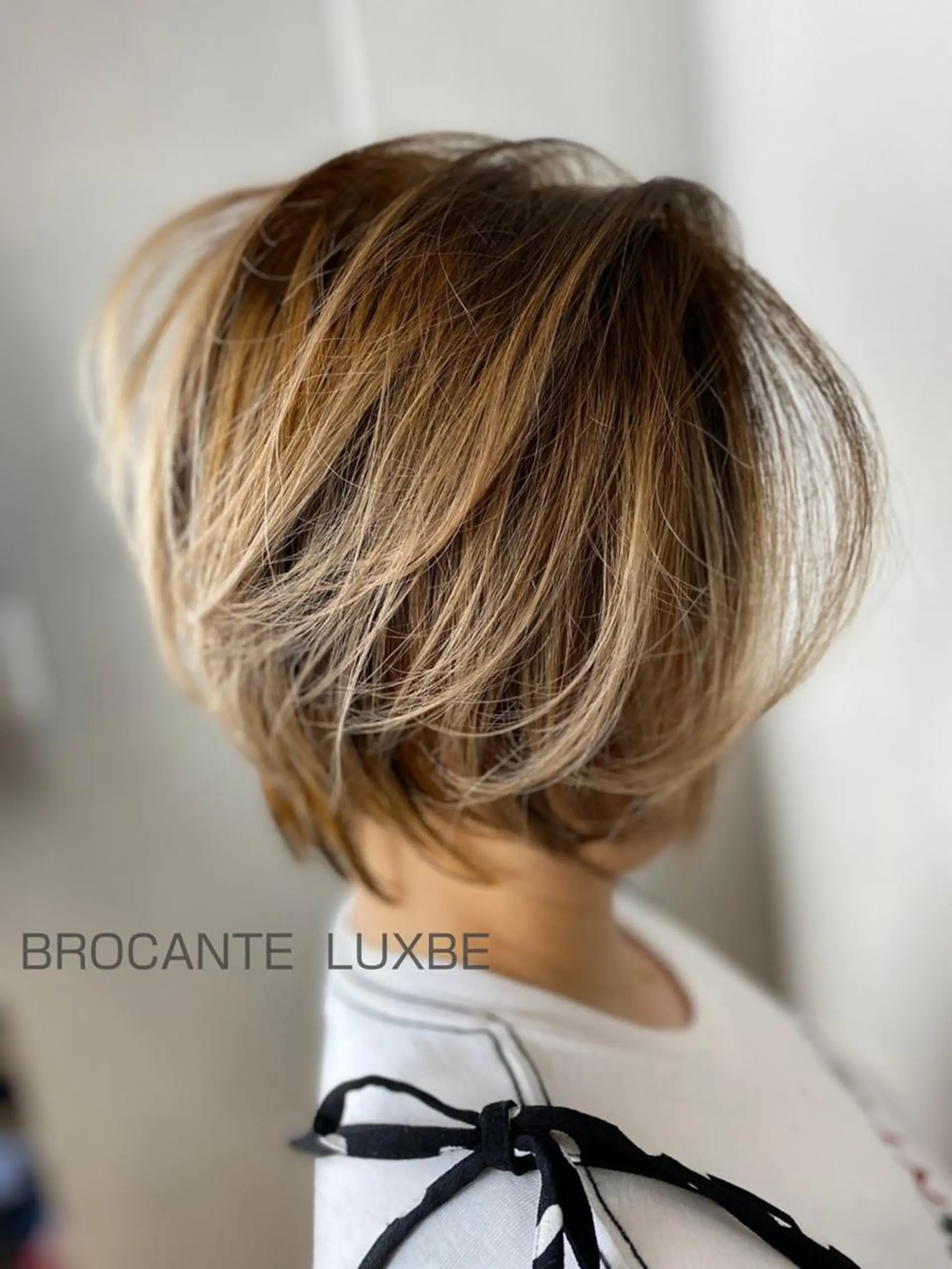 ショート カラー ショートボブ バレイヤージュ ベージュカラー ボブ レイヤーカット カット ヘアカラー BROCANTE✂︎ karasawa.nのヘアスタイル