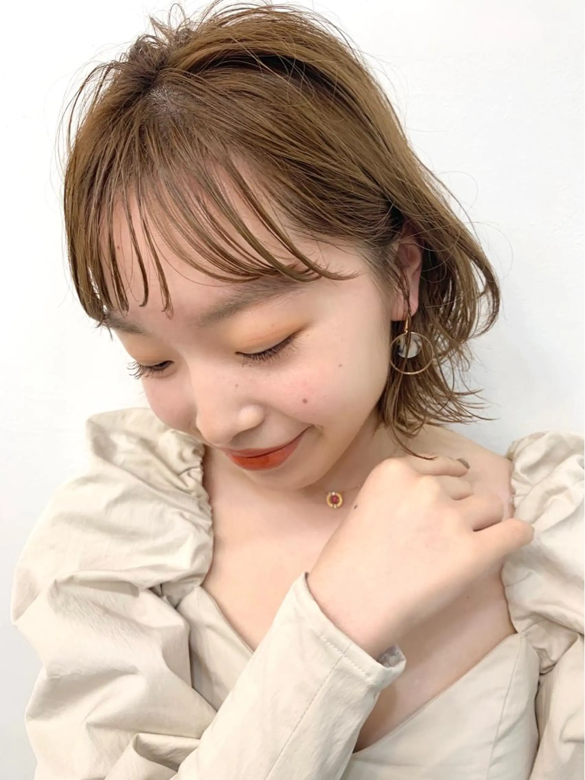 ミディアム カラー ベージュカラー ボブ カット ヘアカラー トリートメント chama レイヤーカットのヘアスタイル