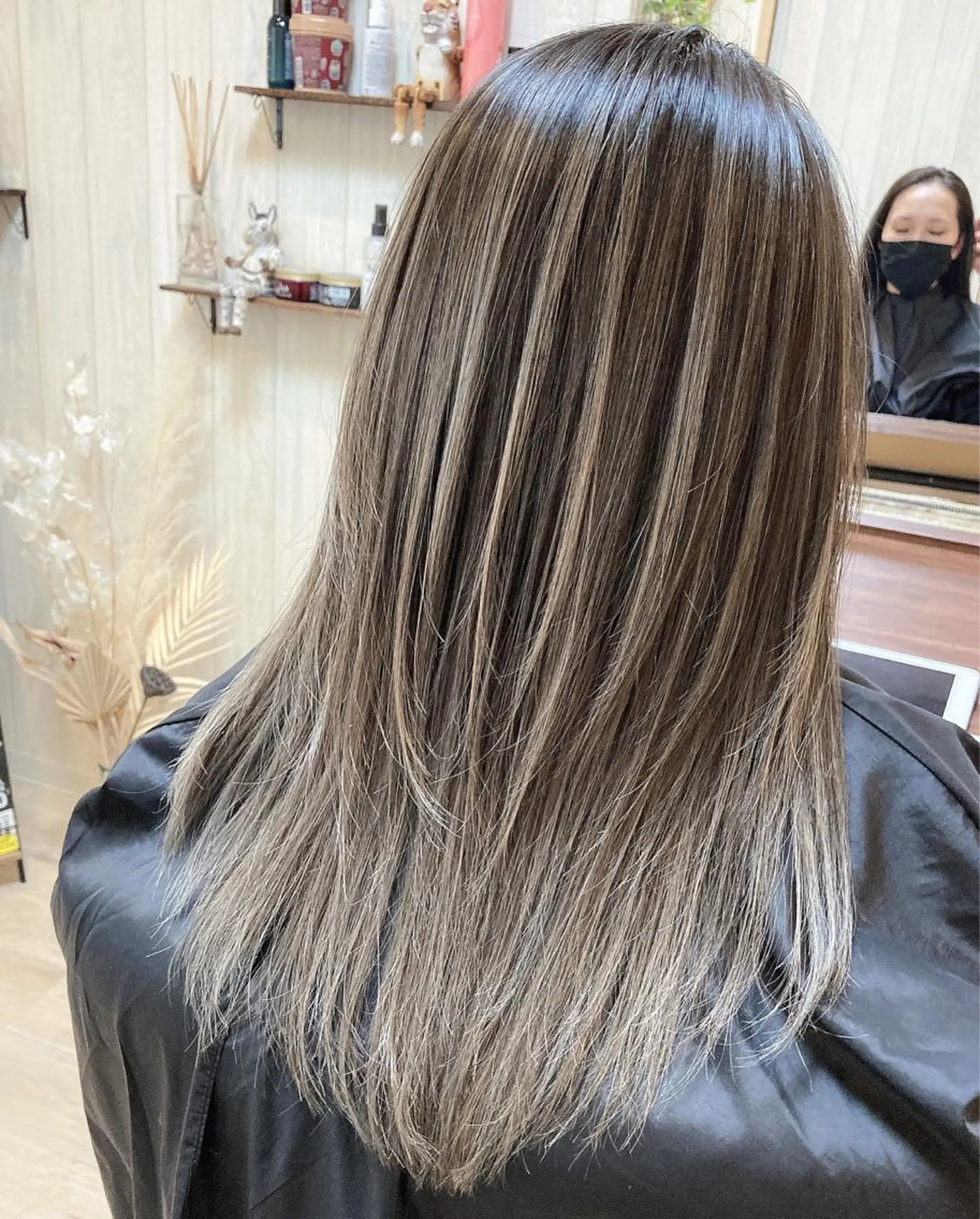 セミロング カラー MERCI所属・マツモト コウダイのヘアスタイル