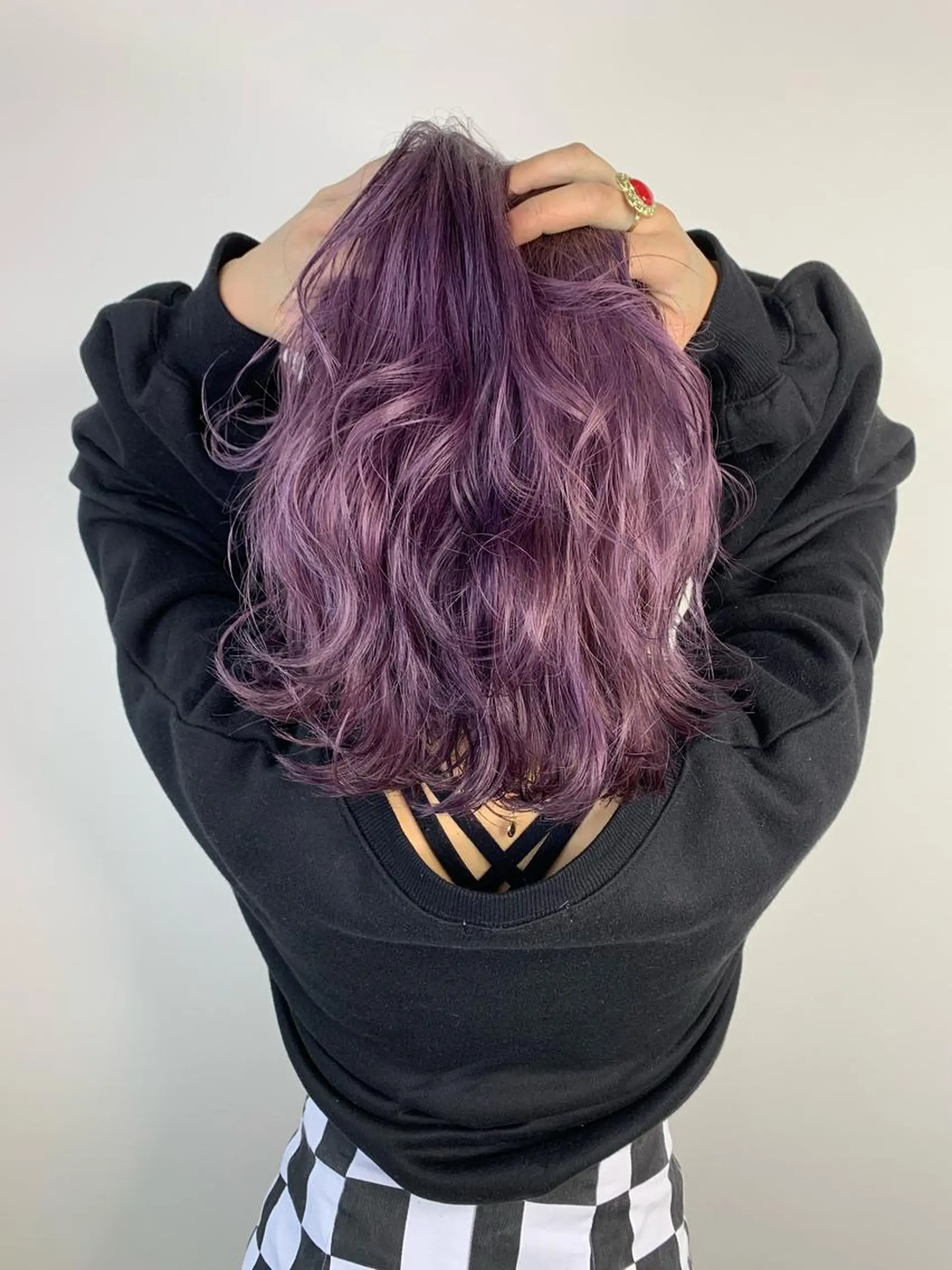 セミロング パープルカラー トリートメント a .のヘアスタイル