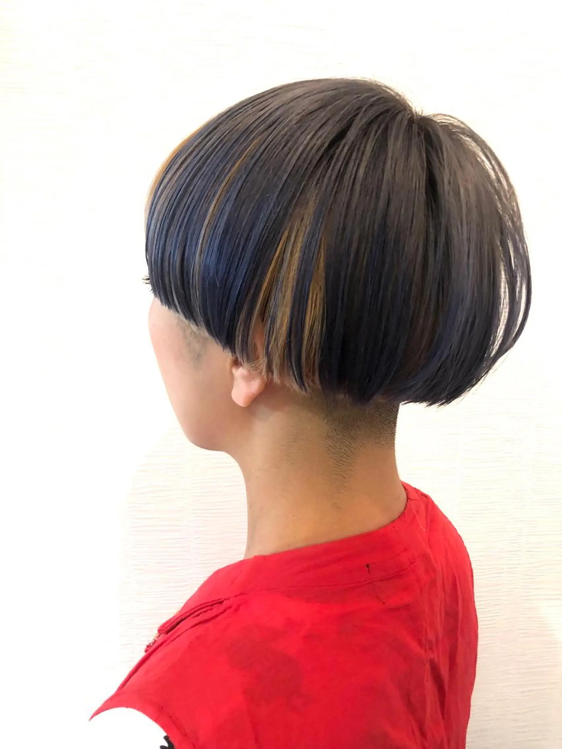 ショート カラー ベージュカラー ブルーカラー ブルーグレー ヘアカラー トリートメント 平川 友希子のヘアスタイル