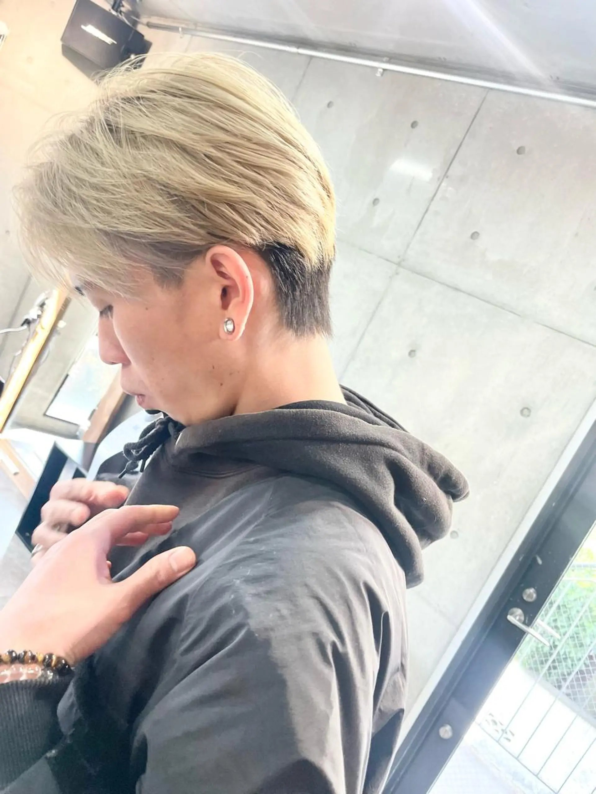 カラー メンズ ショートボブ センターパート メンズハイライト メンズインナーカラー メンズ韓国風 カット ヘアカラー トリートメント ショートボブ縮毛矯正 髪質改善のプロ山道潤のヘアスタイル