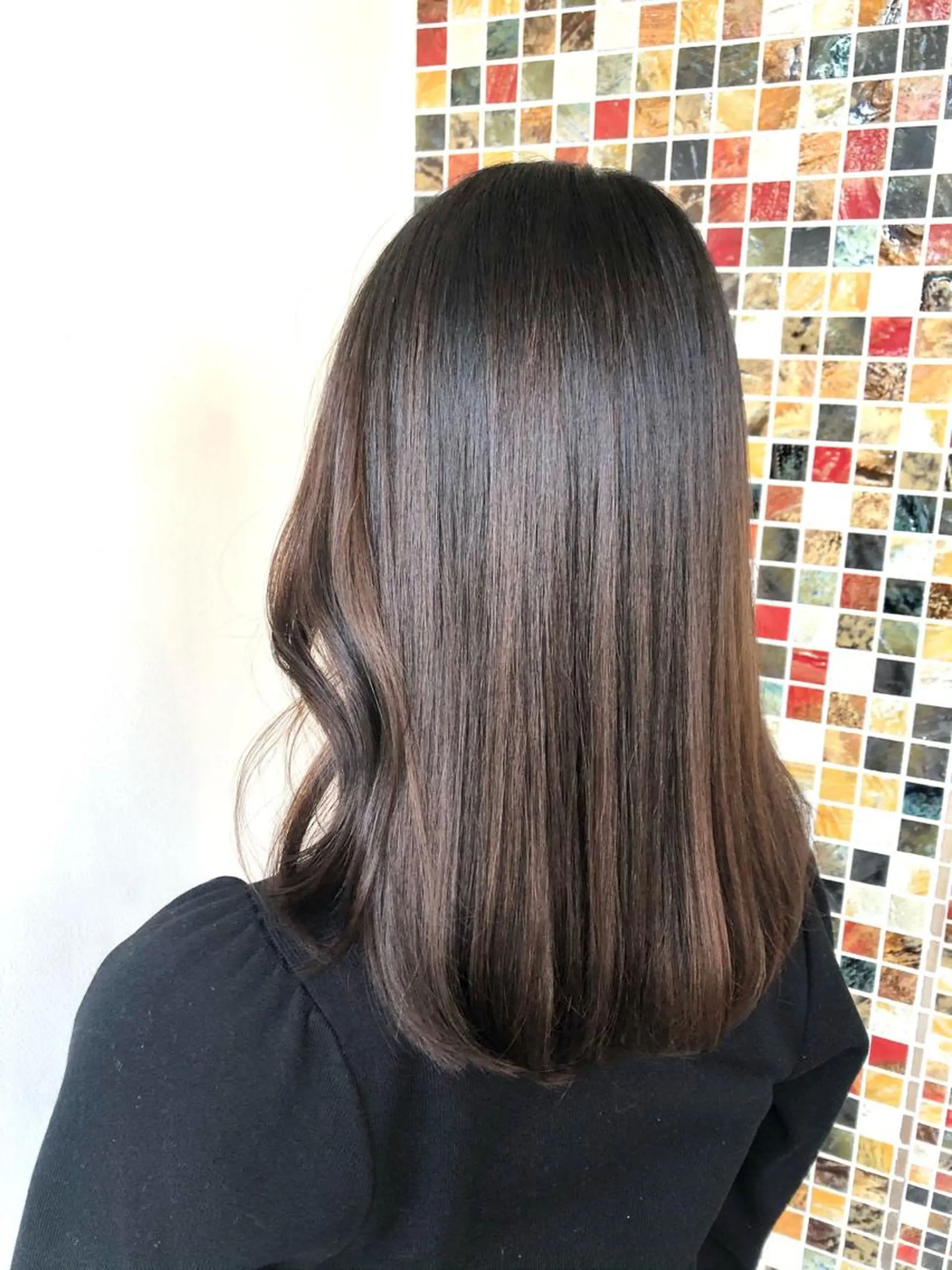 セミロング 岩谷 愛依のヘアスタイル