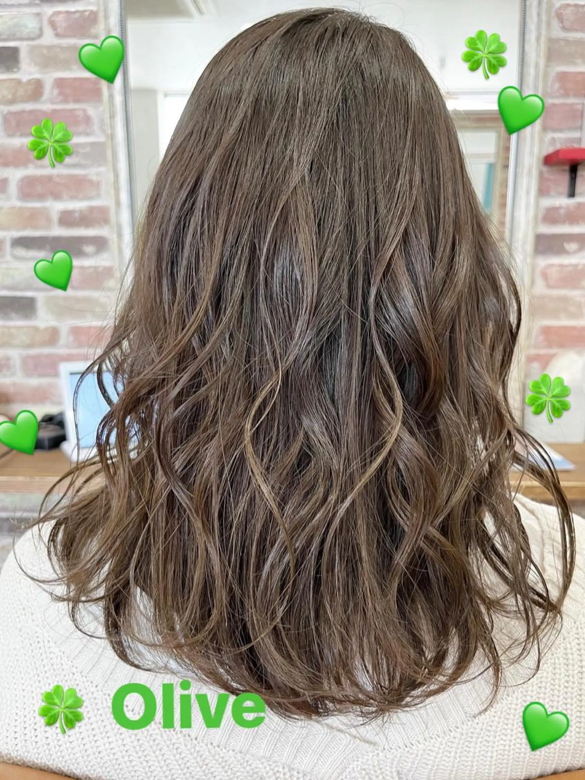 ミディアム カラー ヘアデザインデコ所属・岩坂 美苗のヘアスタイル