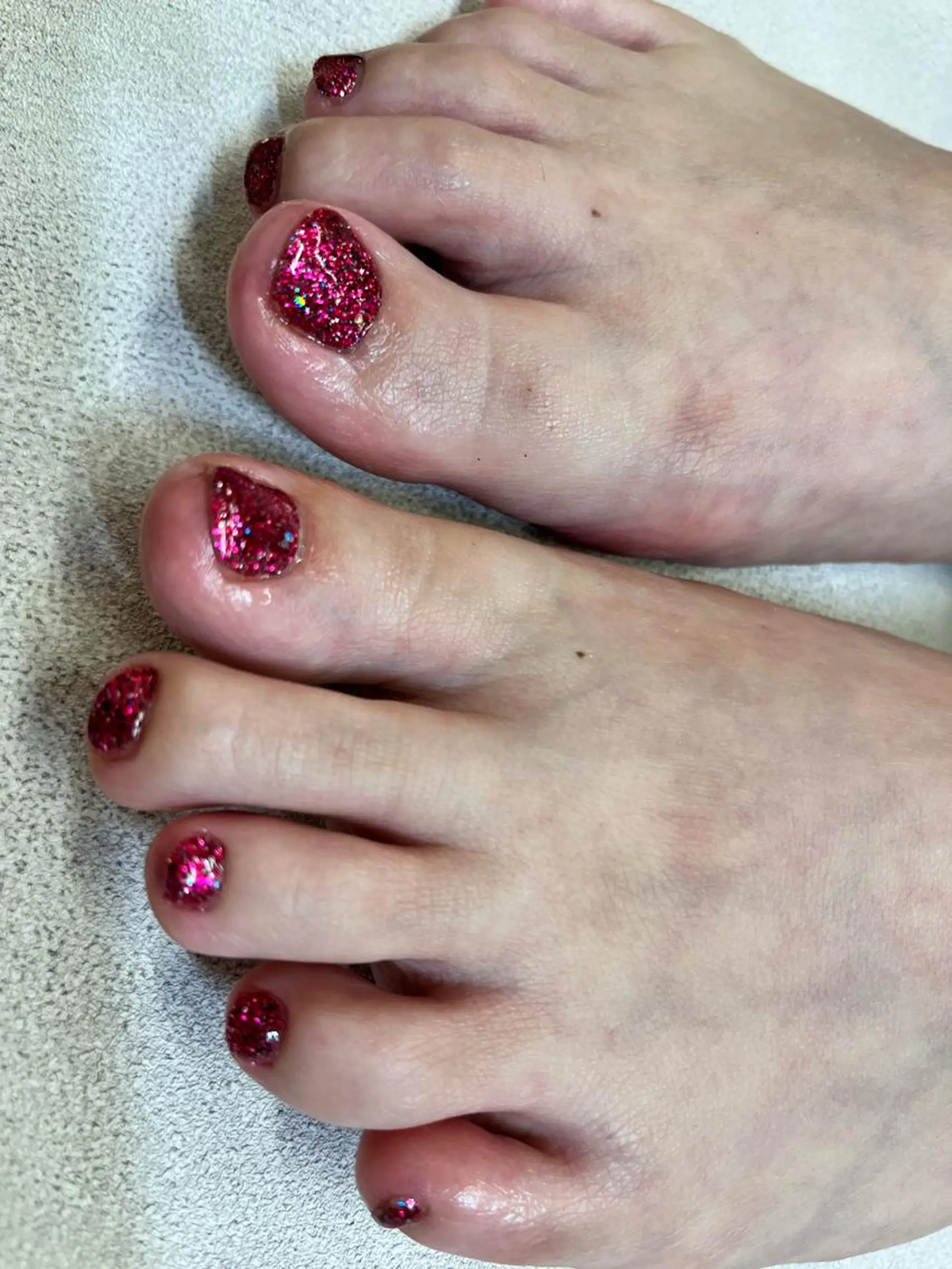ネイル フットネイル ラメ(グリッター) ピンク ネイルサロンエーナイン平岸店所属・齋藤 英理のネイルデザイン