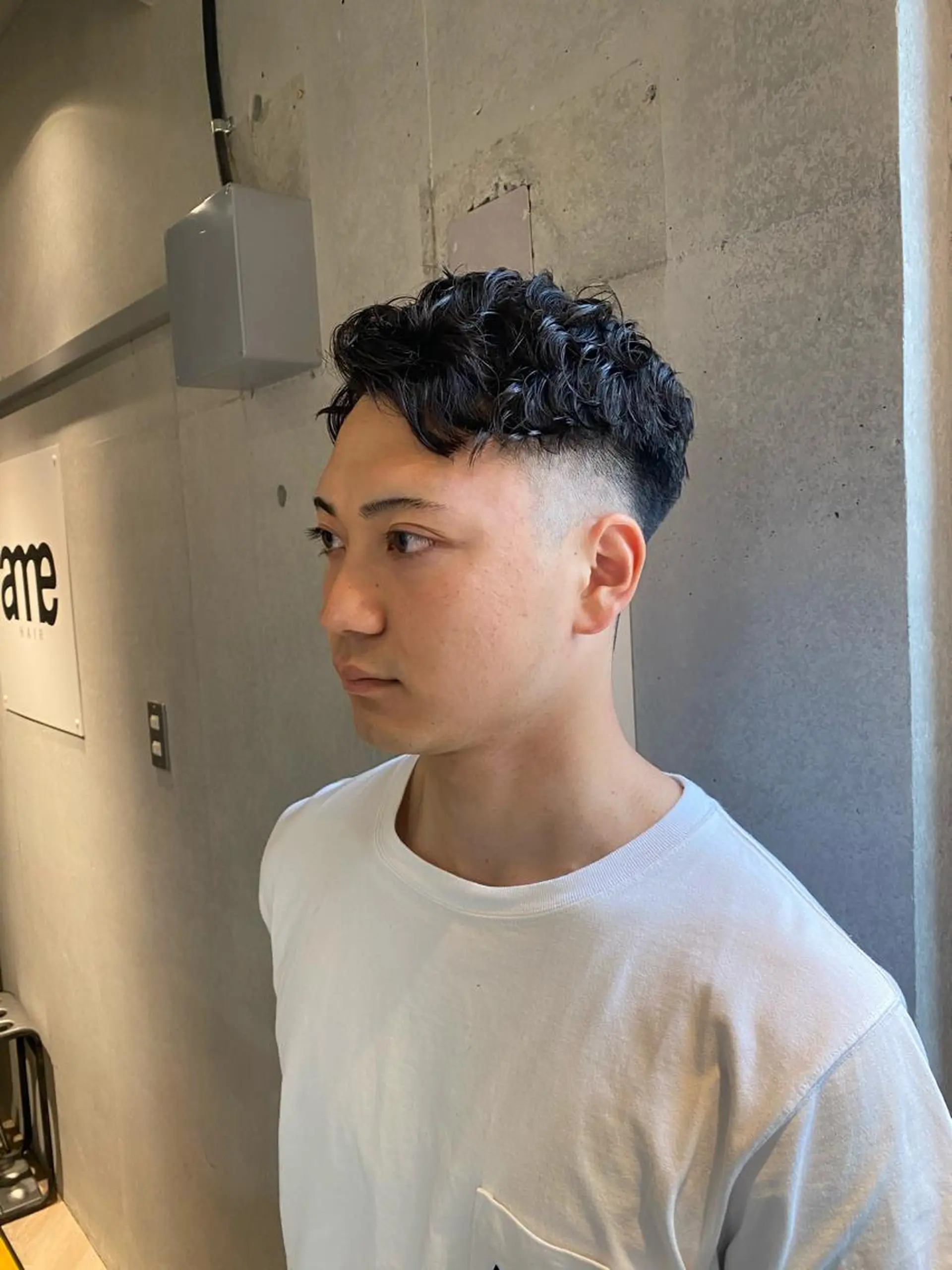メンズ フェードカット メンズパーマ カット パーマ 西山 恵太郎のヘアスタイル