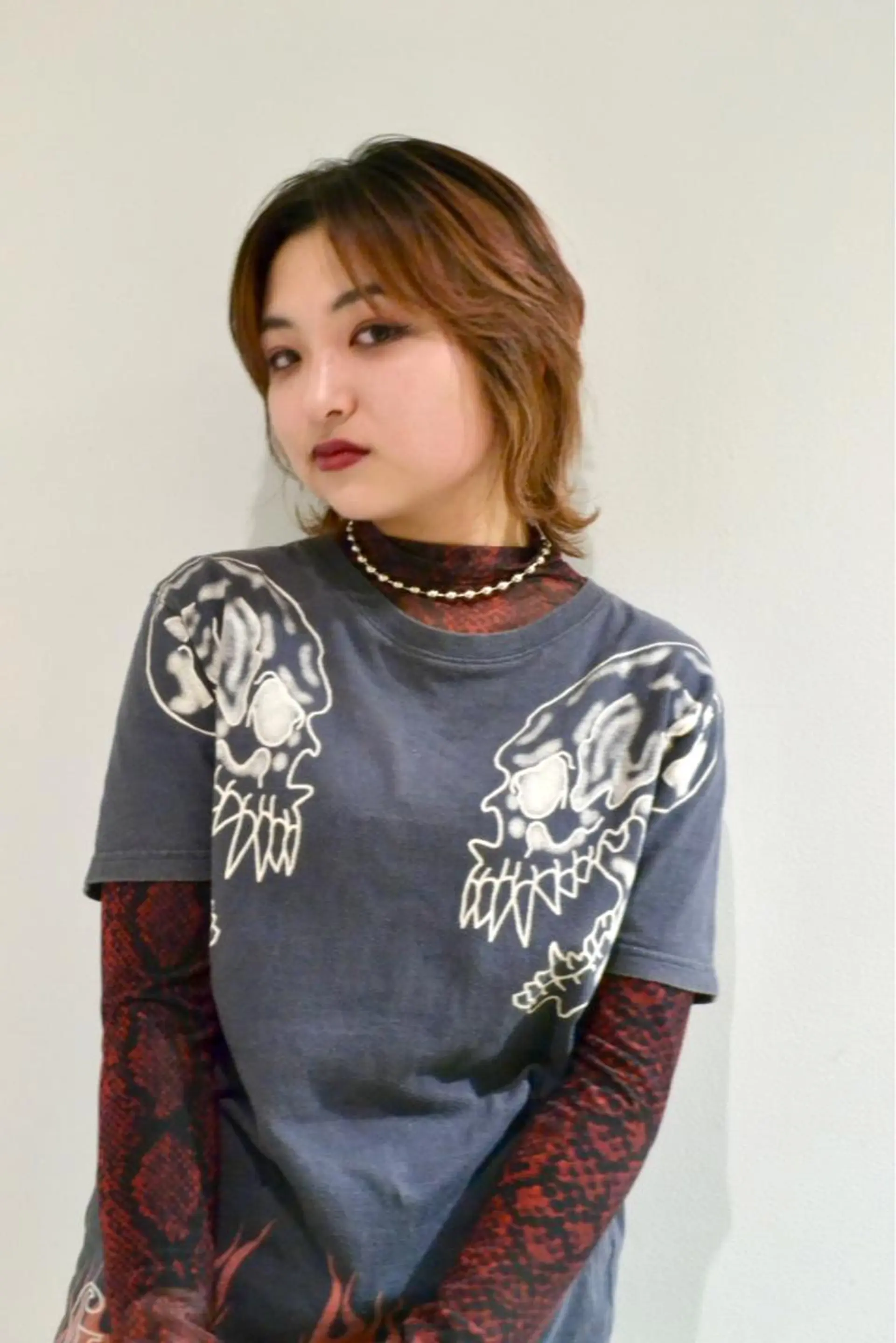 ミディアム 外ハネヘア ウルフカット ブリーチ/レイヤー 🌻Mutsumiのヘアスタイル