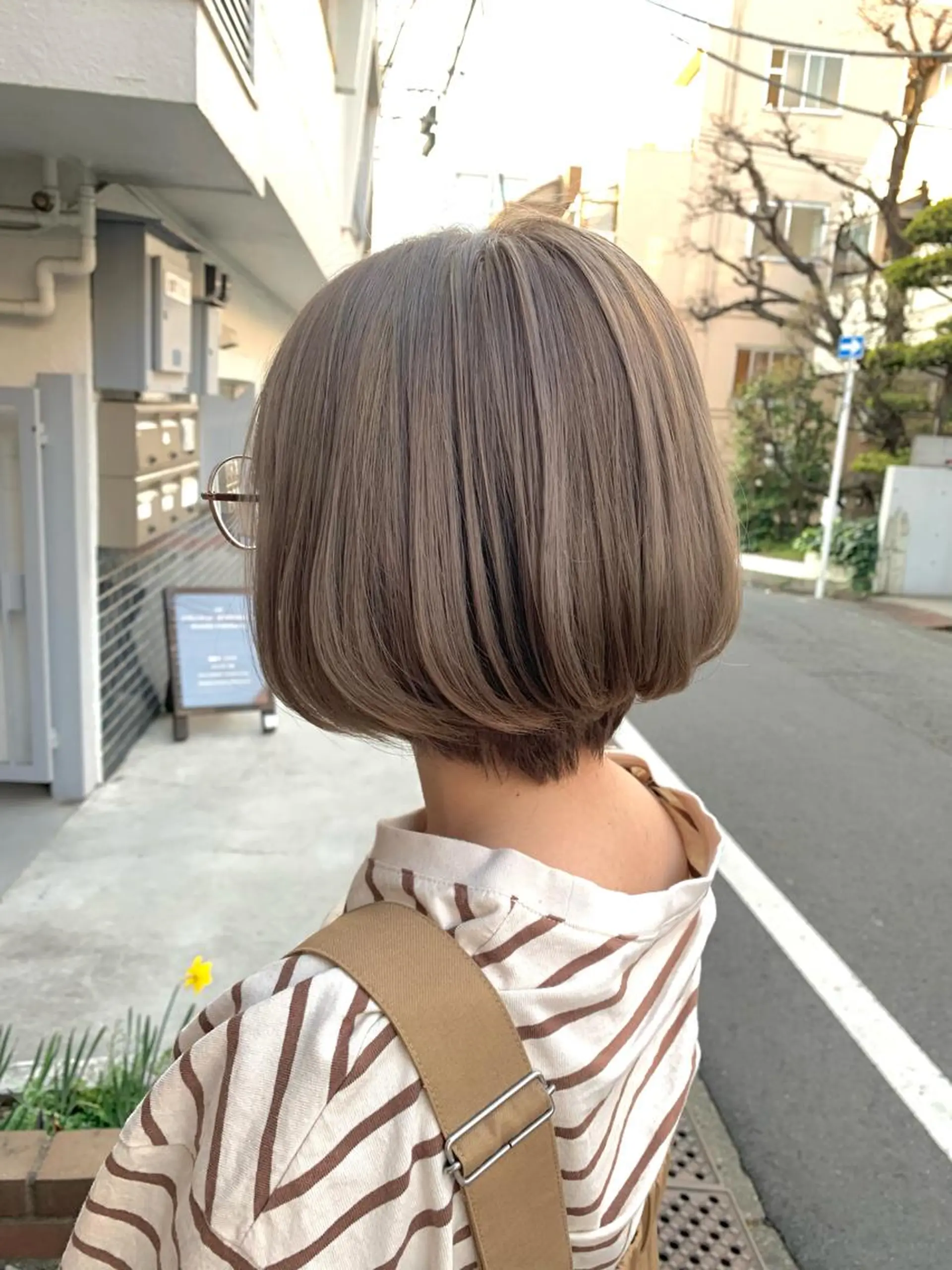 ショート カラー ベージュカラー ハイトーンカラー オリーブベージュ 似合わせカラー🫶 小川千波のヘアスタイル