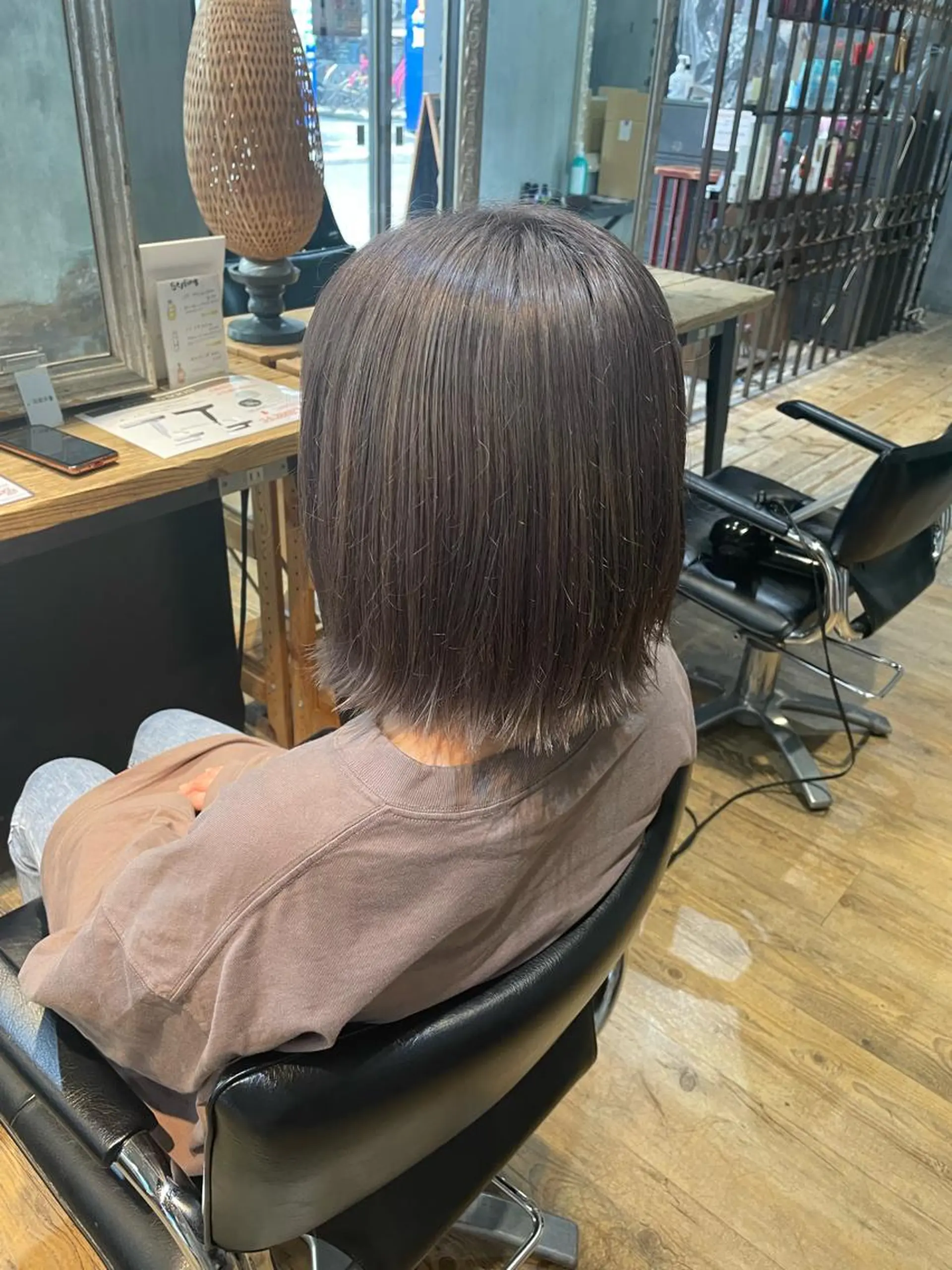 ミディアム ルネ所属・切りっぱなしボブ グレージュ/福田梢のヘアスタイル