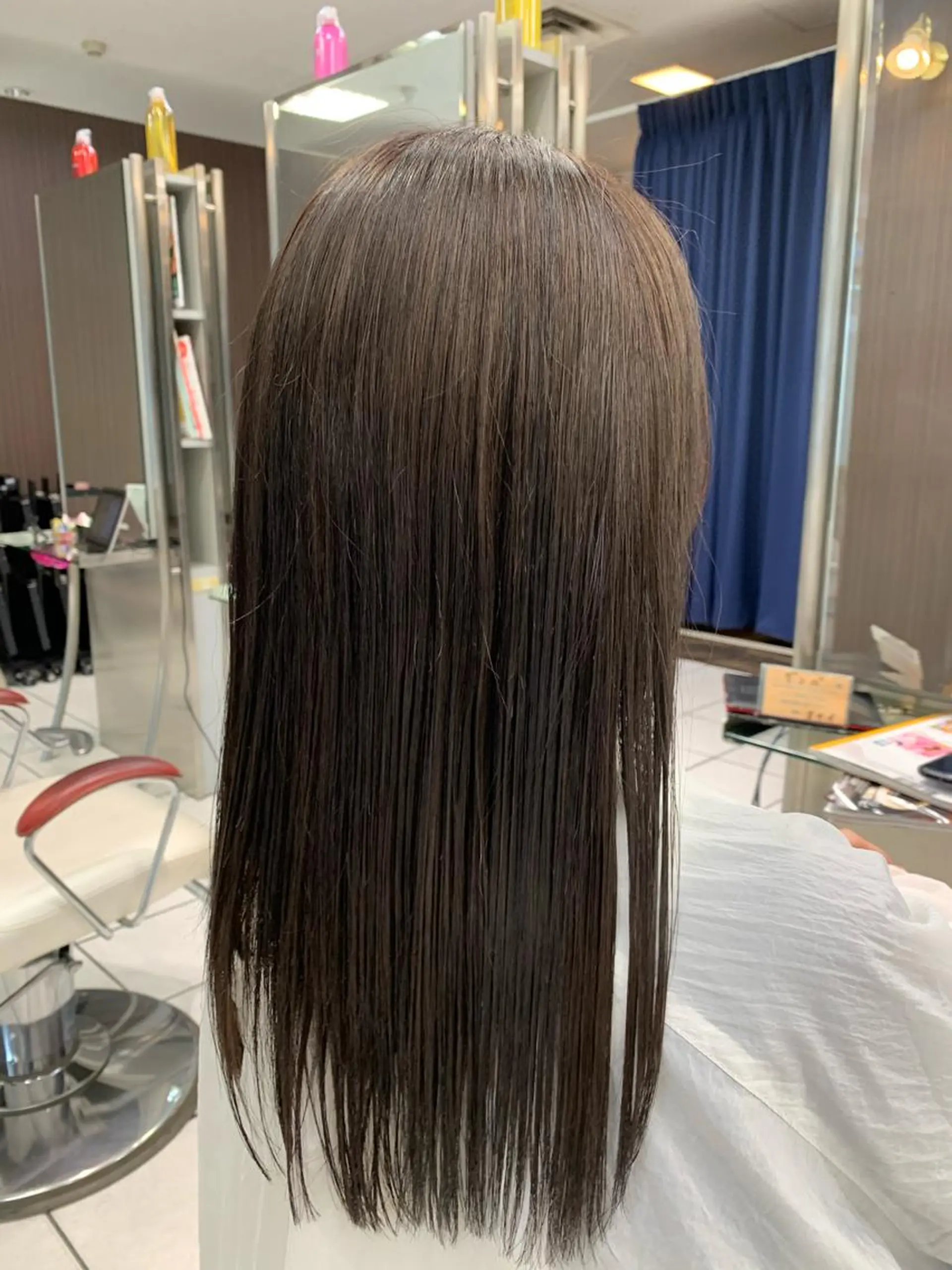 セミロング カラー 髪質改善 アートディレクター 尾内 友美のヘアスタイル