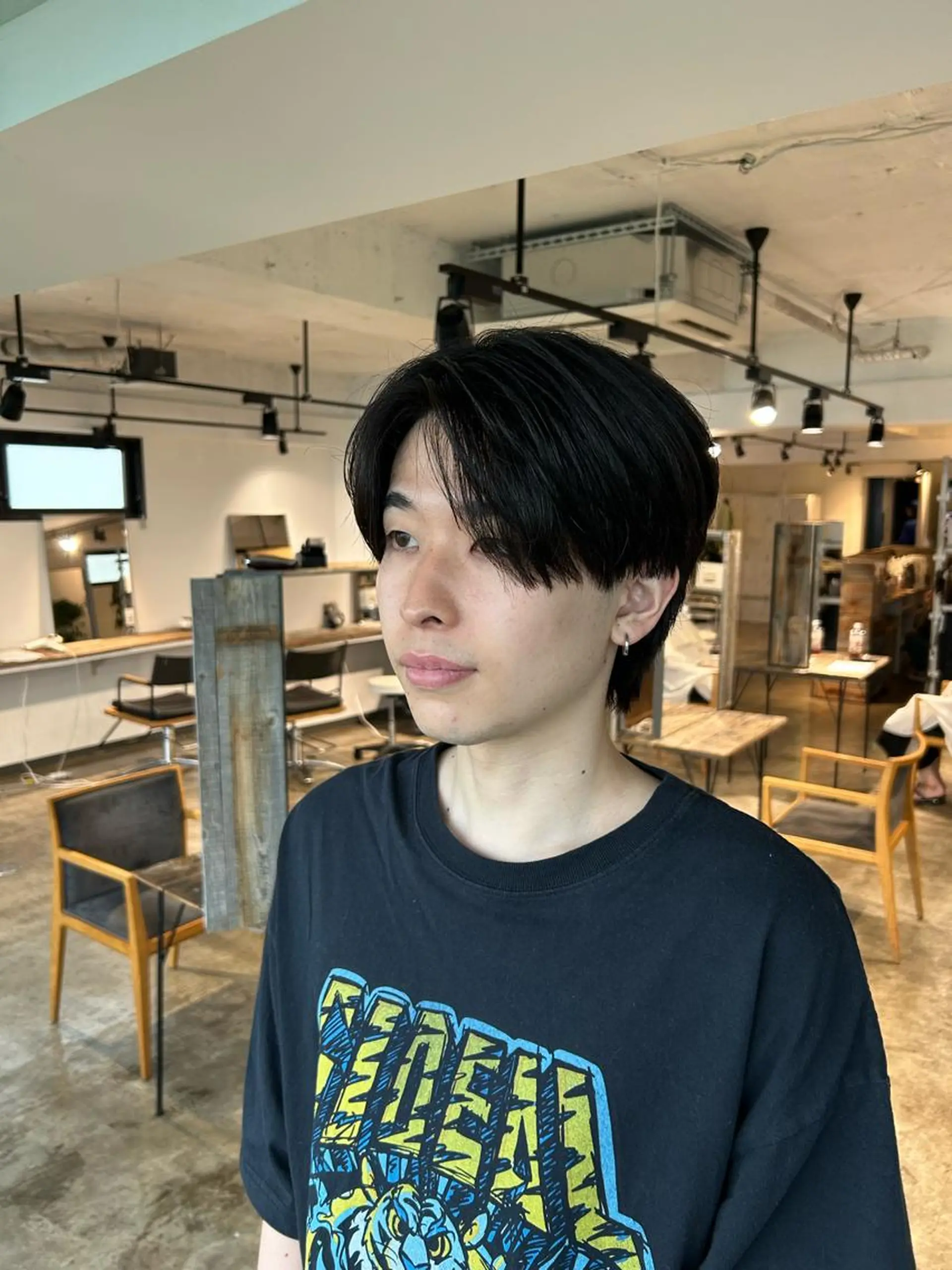 ミディアム メンズ フェザーパーマ癖毛 曲がる縮毛矯正森岡のヘアスタイル