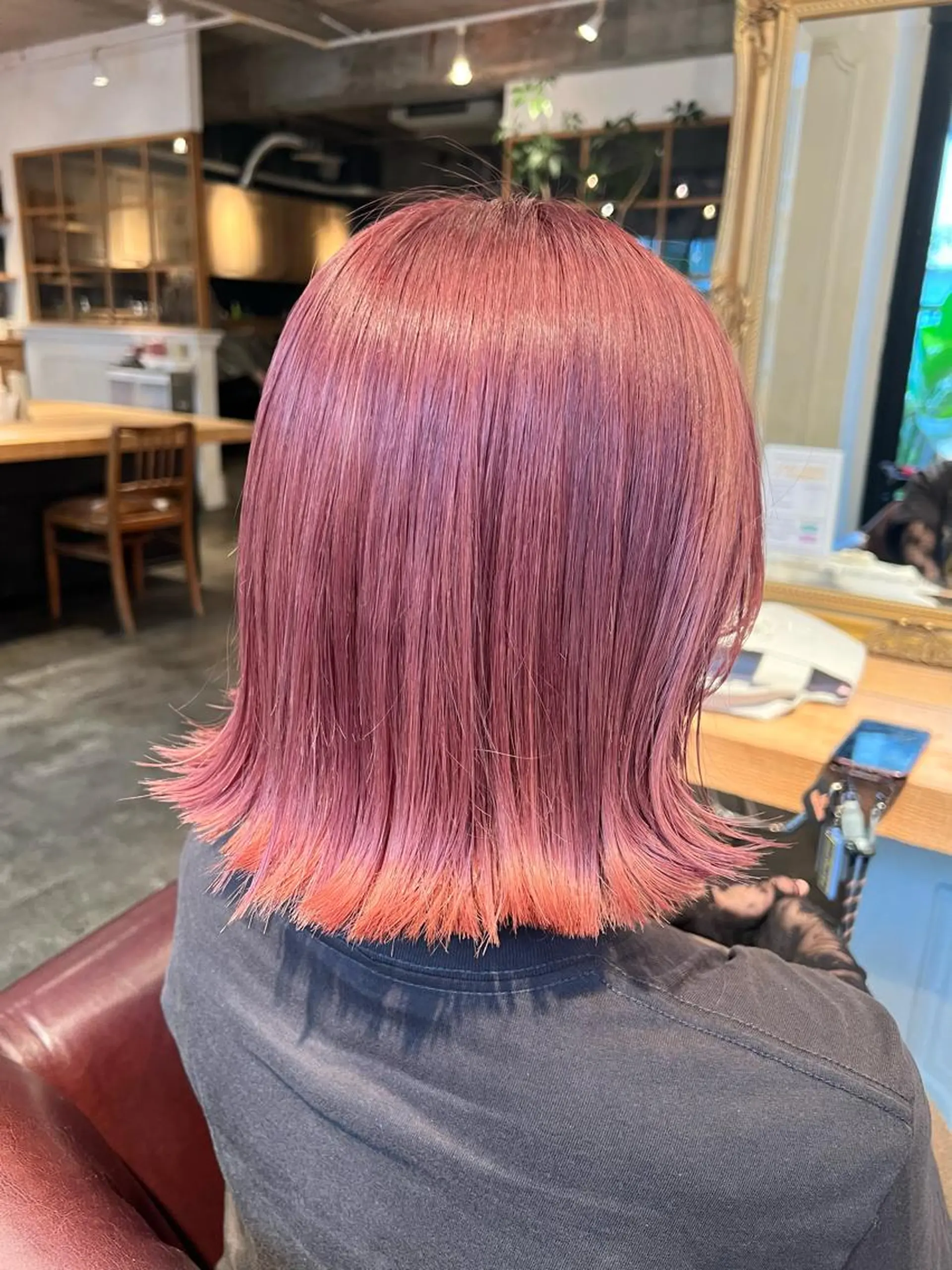 ミディアム カラー ハイトーンカラー ピンクカラー ボブ カット ヘアカラー トリートメント ハイライト/インナー /ブリーチ/レイヤーのヘアスタイル