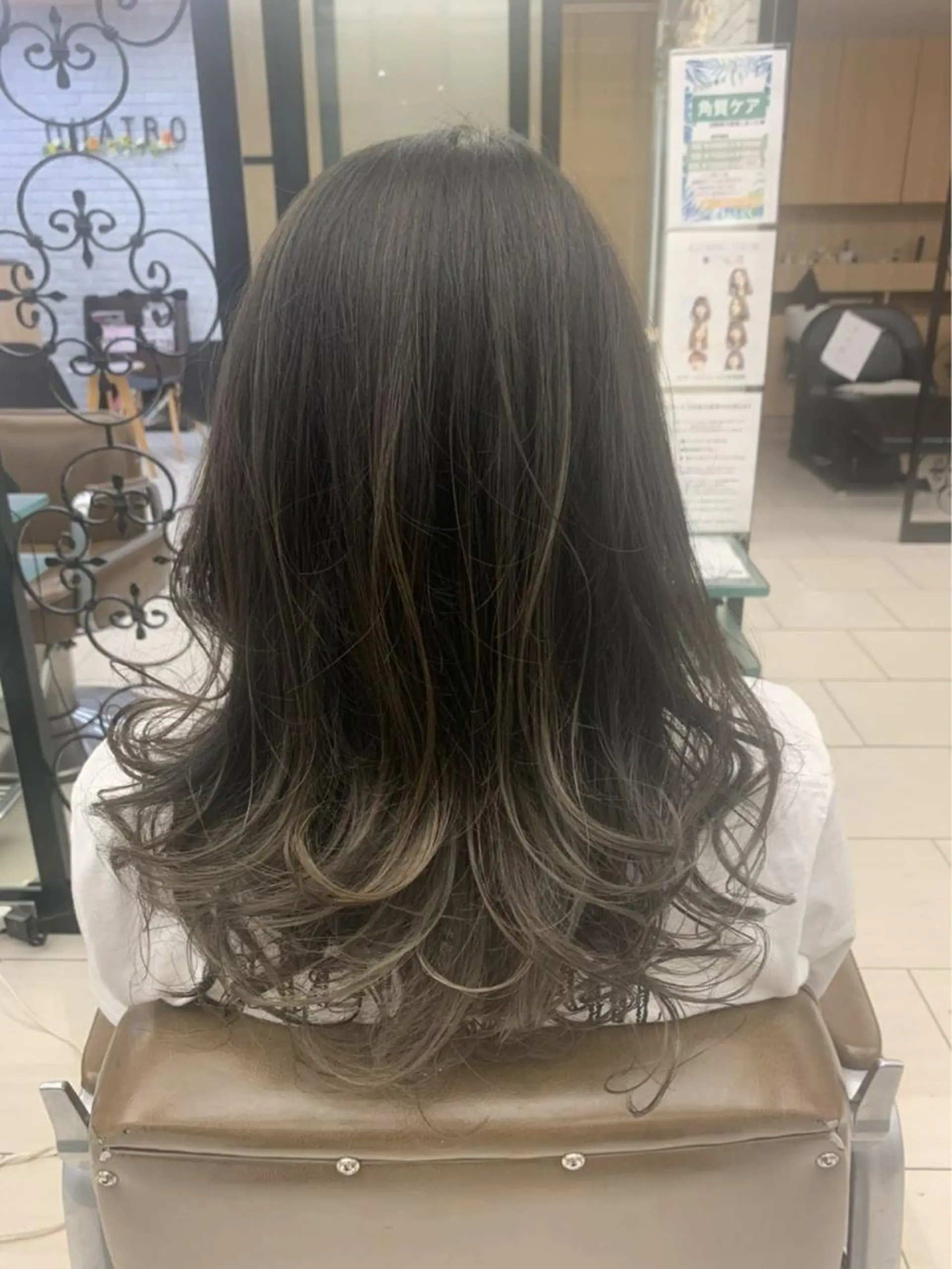 セミロング ハイライト レイヤーカット 宮内 修平のヘアスタイル