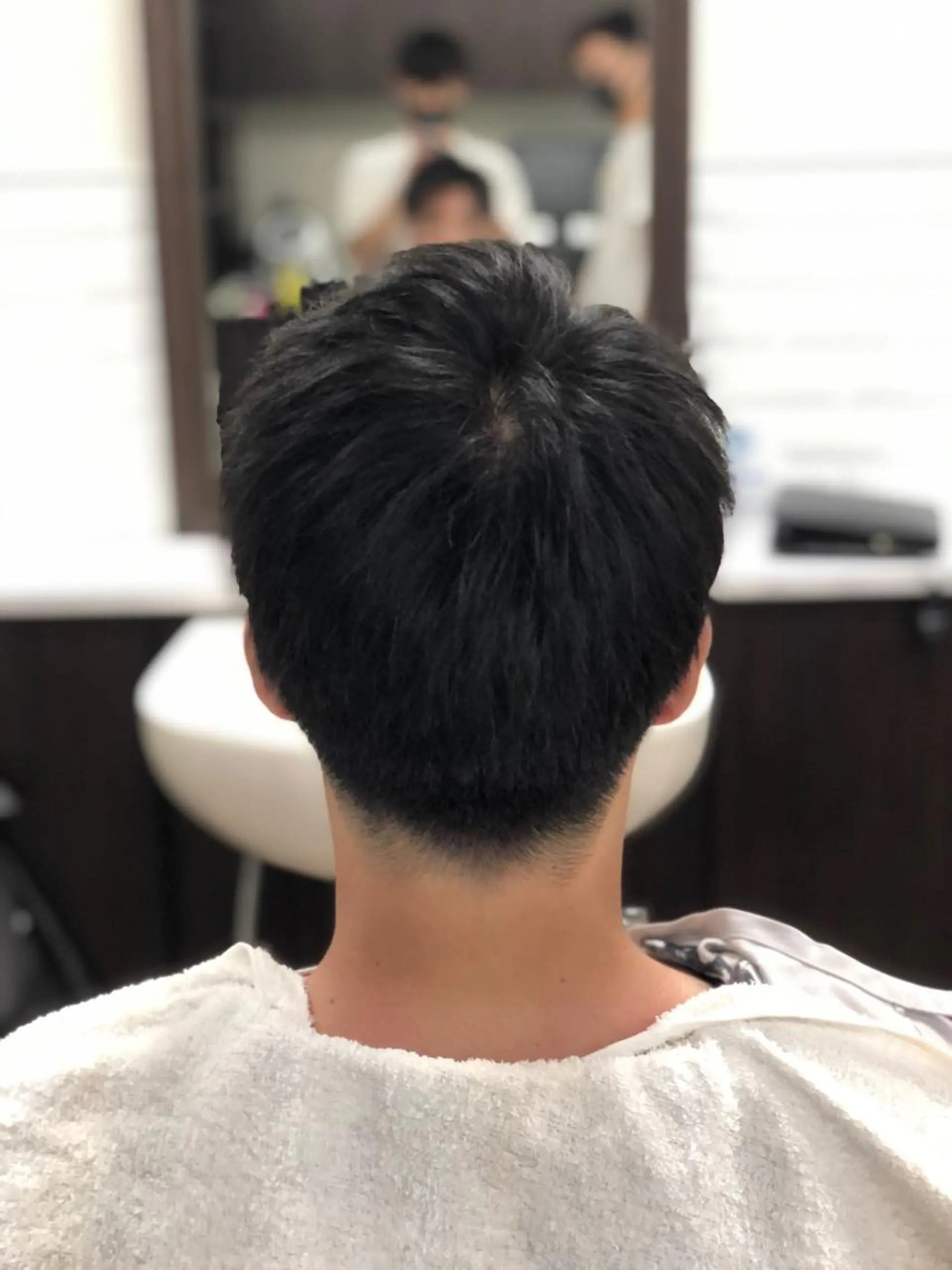 ショート カラー メンズ ショートヘア ゼロスバーバーショップ所属・パーマ特化 三浦楓雅のヘアスタイル