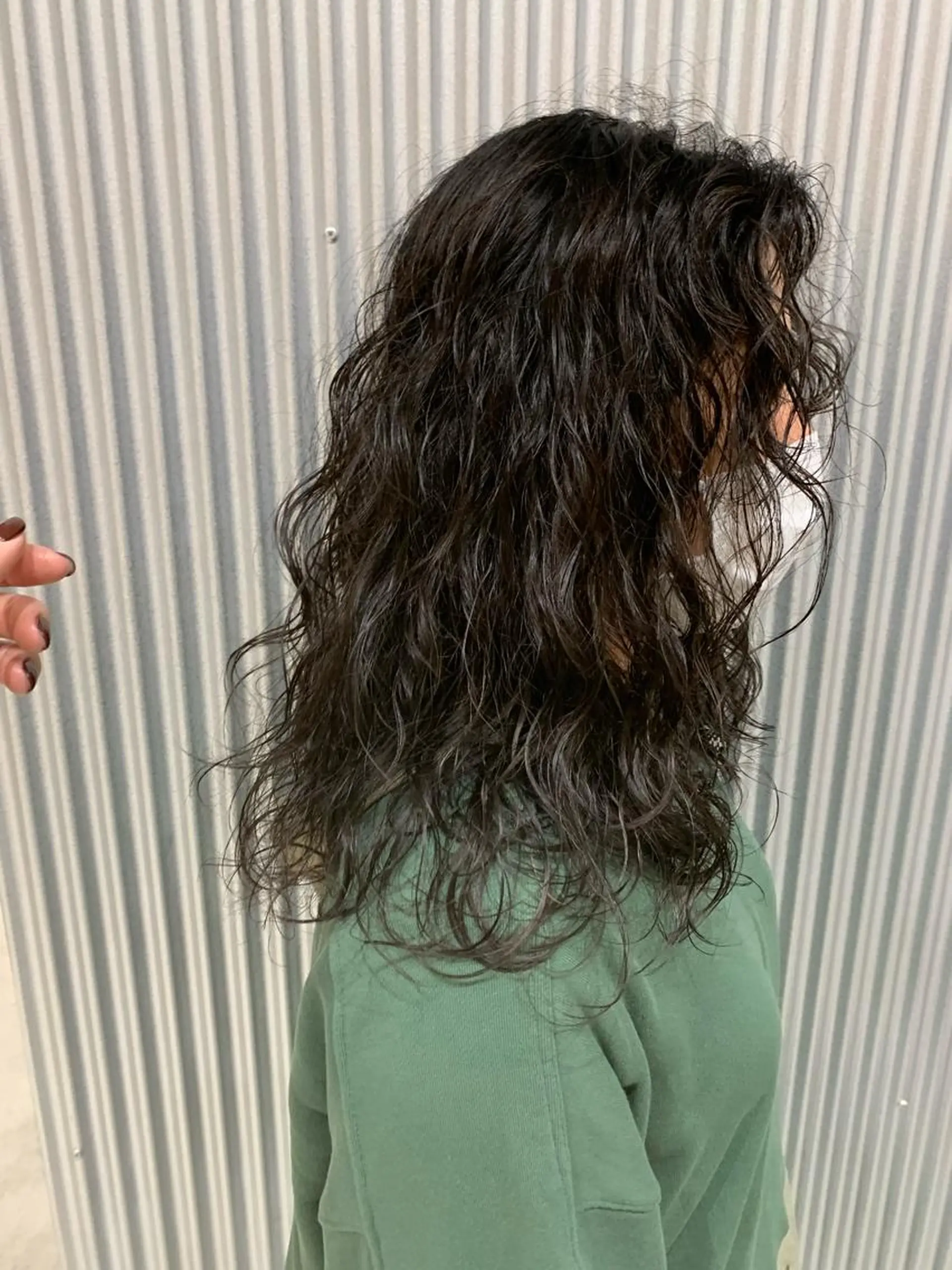 セミロング パーマ セミロングパーマ スパイラルパーマ カット パーマ トリートメント ally hairsalon所属・Emi .のヘアスタイル