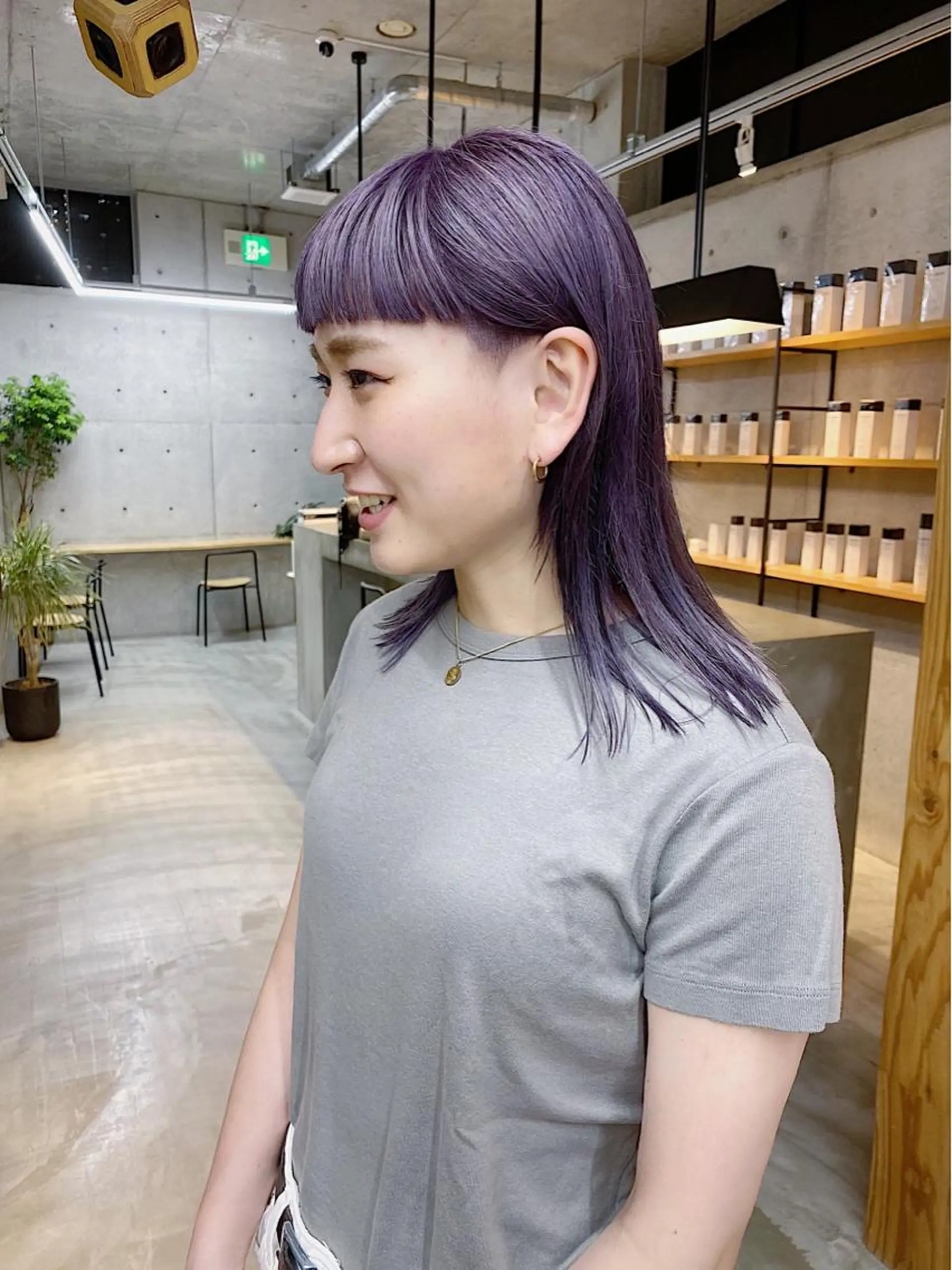 セミロング パープルカラー オン眉 カット ヘアカラー トリートメント son hair HIROEのヘアスタイル