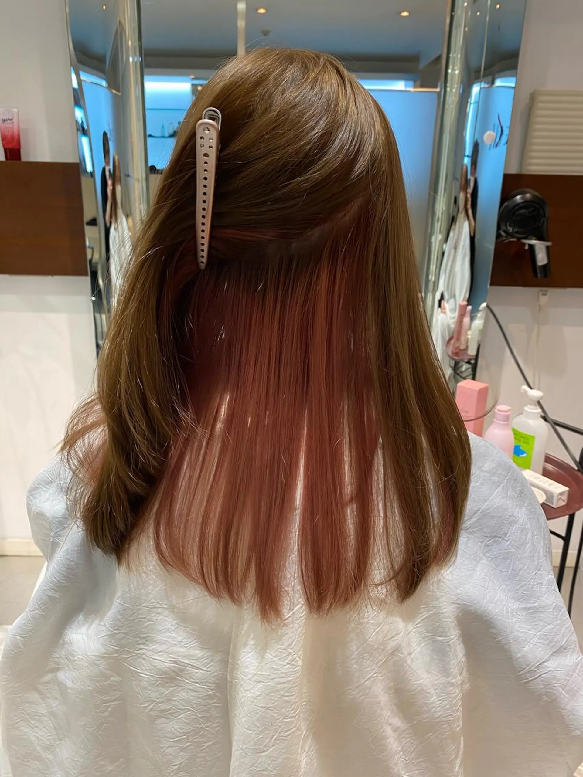 ミディアム カラー インナーカラー ピンクカラー コテ巻き風パーマ 藤澤　知彌のヘアスタイル