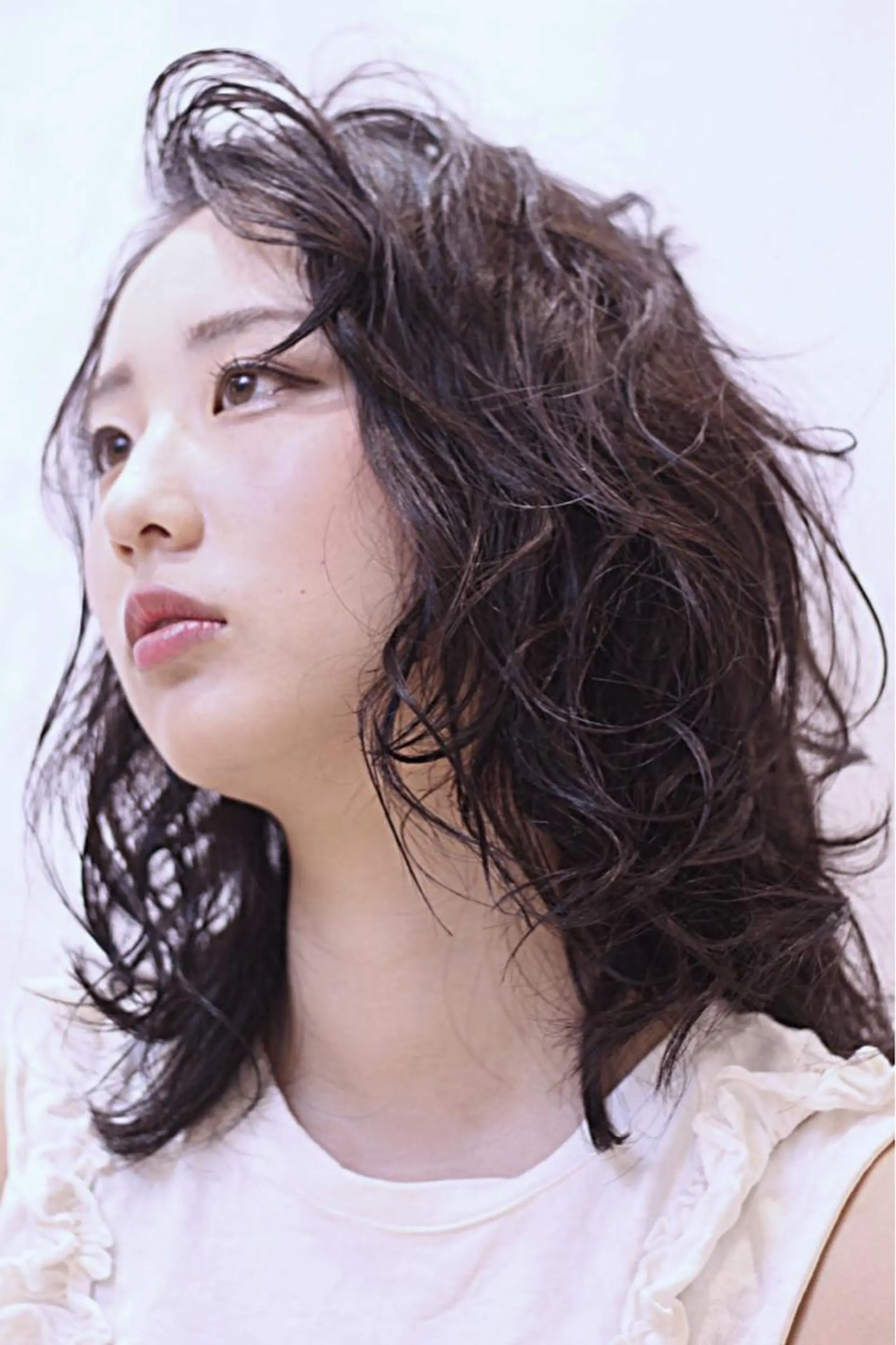 セミロング カラー パーマ セミロングパーマ アッシュ ハイトーン/ブリーチ 山崎　悠次のヘアスタイル