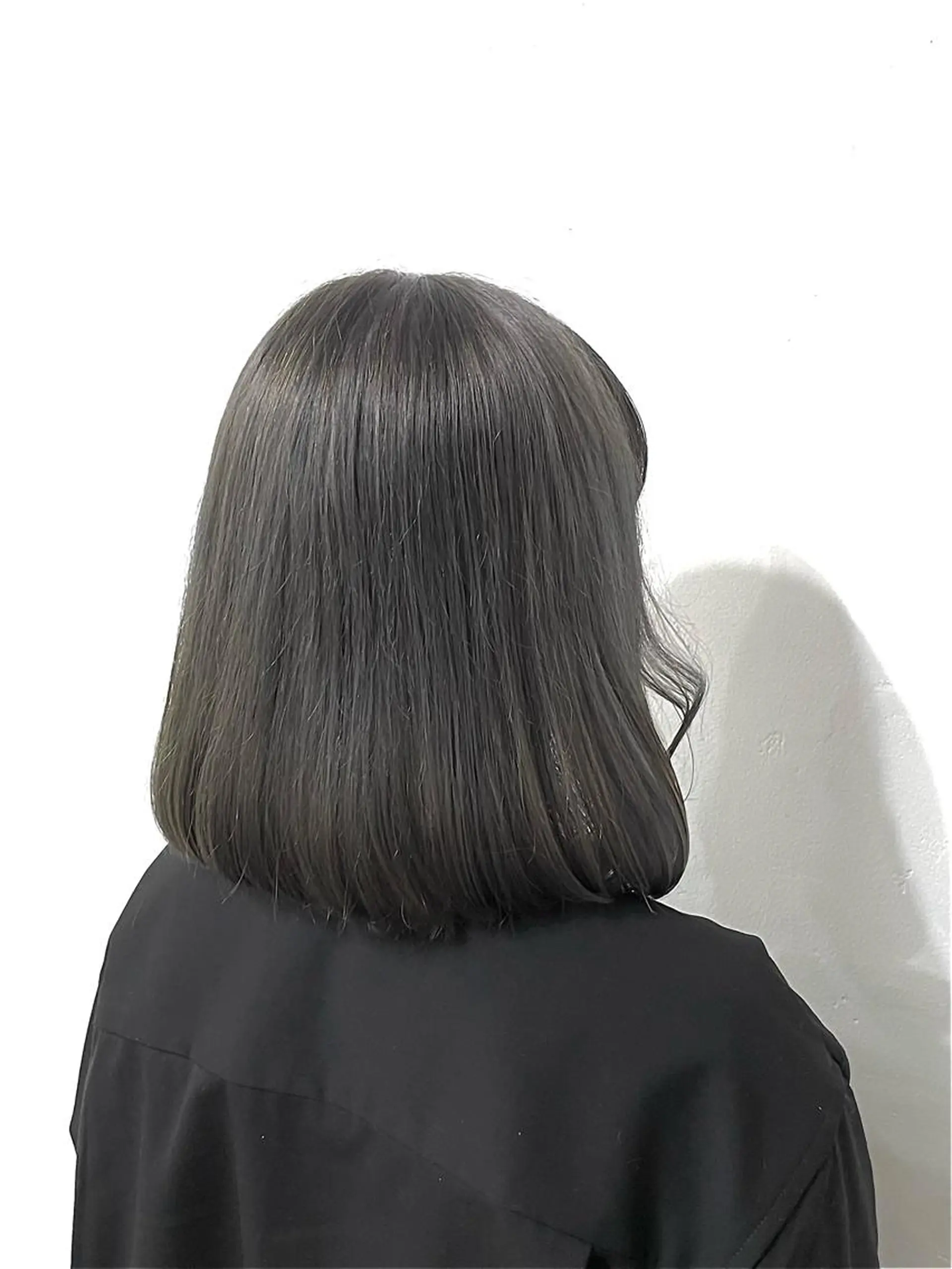 カラー グレージュ シルバー シルバーグレージュ hair living Liko池袋東口店所属・✨透明感カラー🌱 上村　舜のヘアスタイル