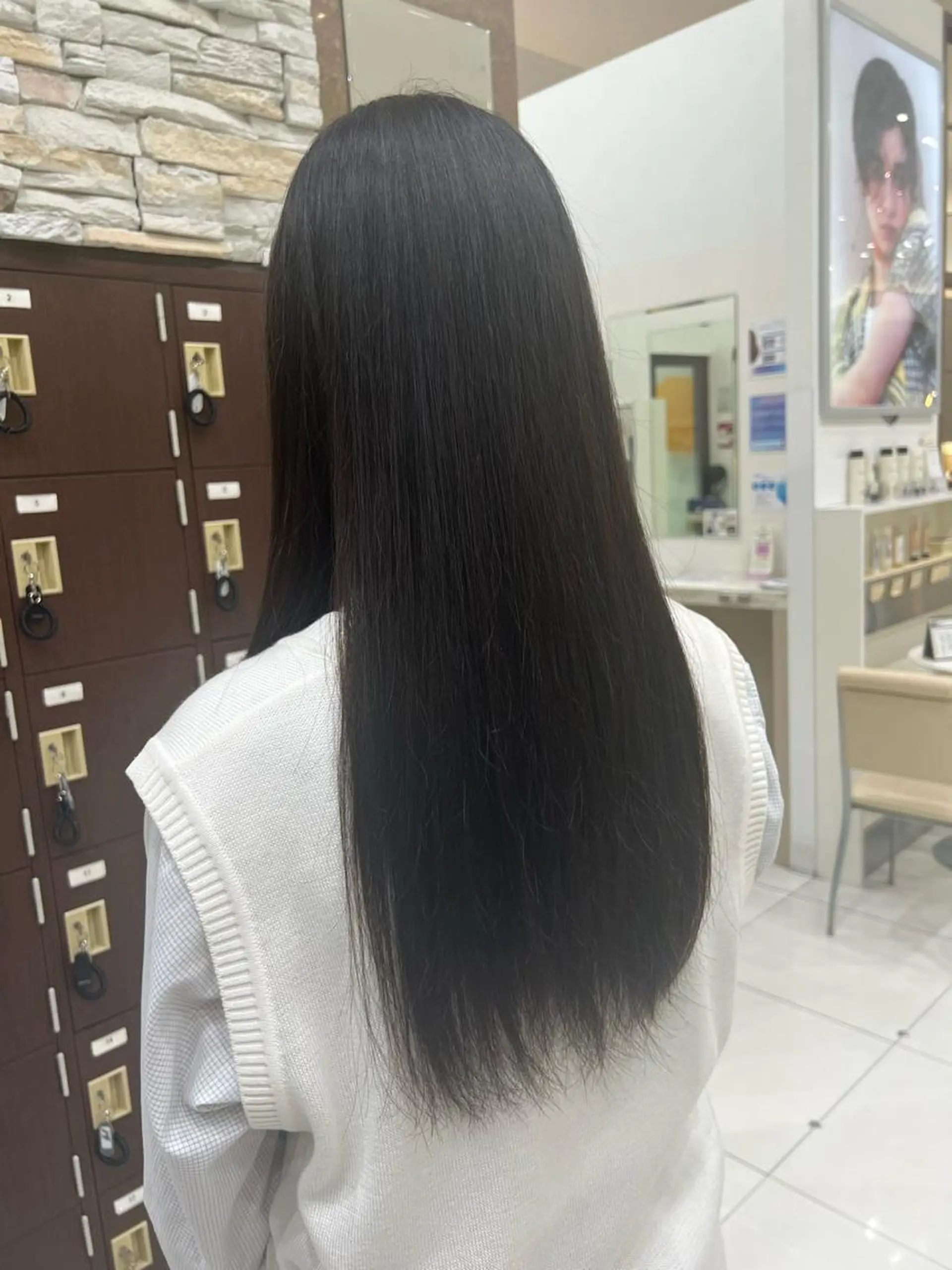 ロング カット 縮毛矯正 ハイトーン／透明感 カラー Mioのヘアスタイル