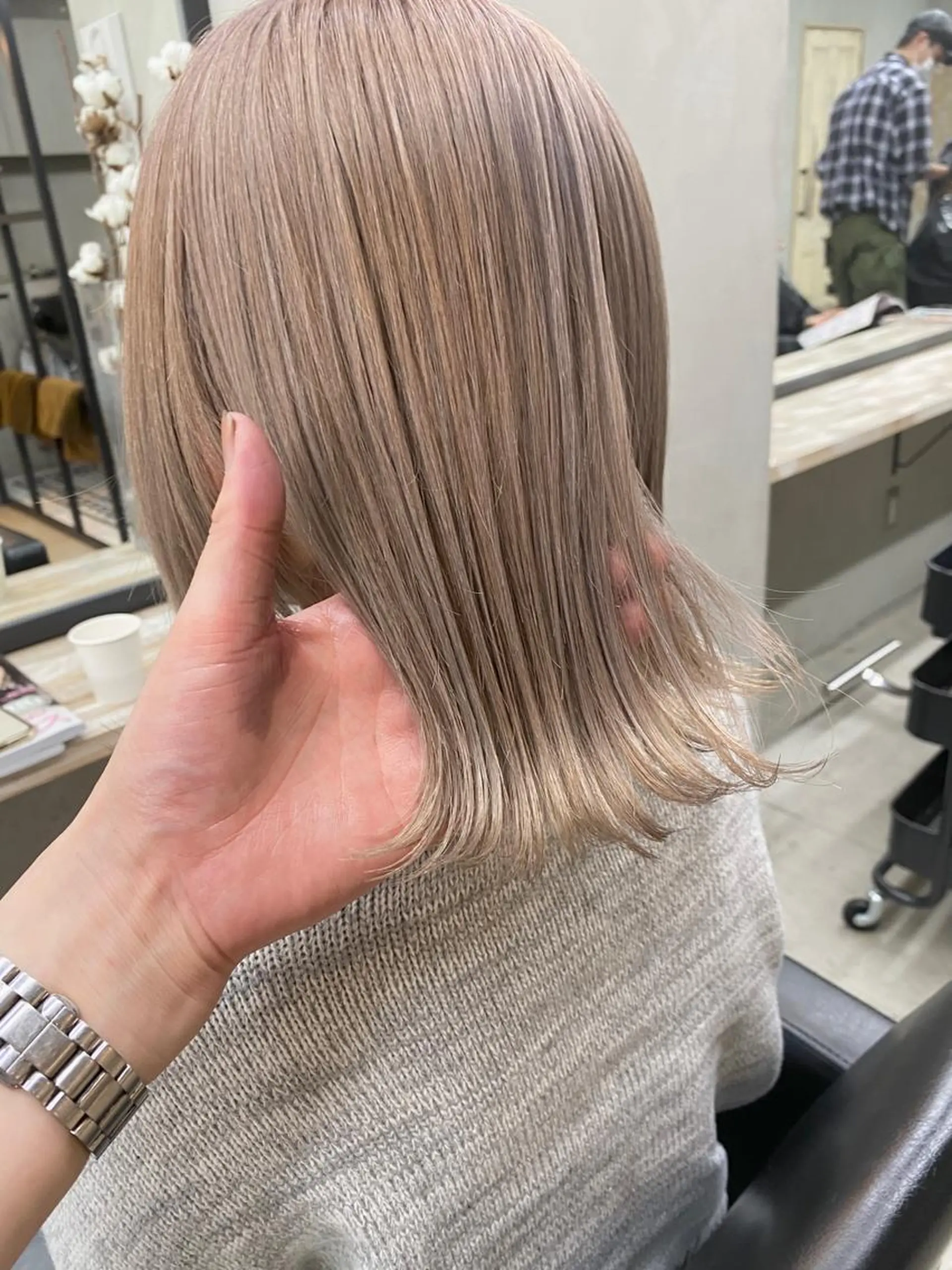 セミロング カラー パーマ ヘアアレンジ メンズ キッズ ネイル マツエク・マツパ ベージュカラー ミルクティーベージュ カット ヘアカラー トリートメント 🌸グレージュ/ 艶髪🌸yutaのヘアスタイル