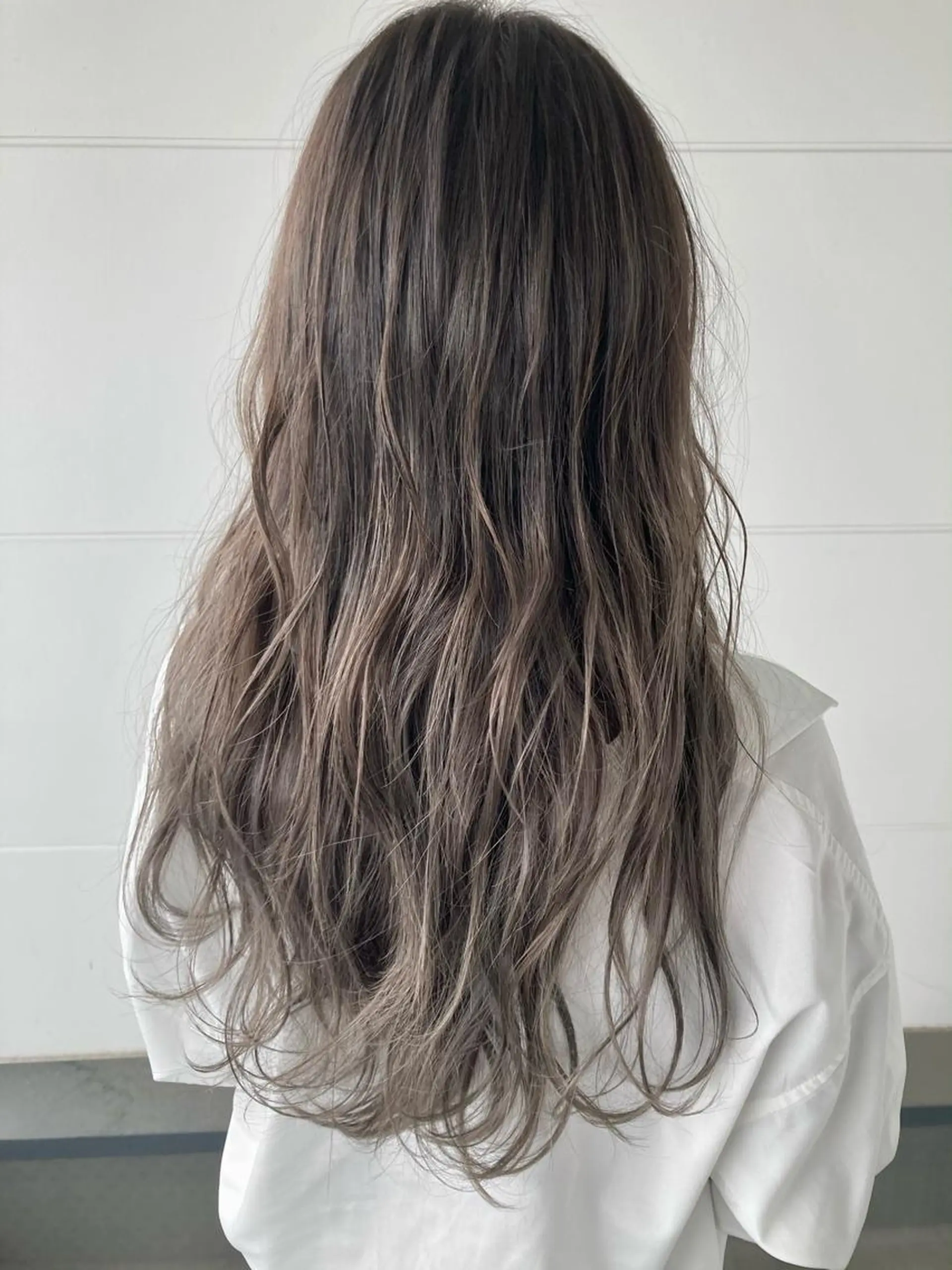 ロング ハイライト タカツド ユウキのヘアスタイル