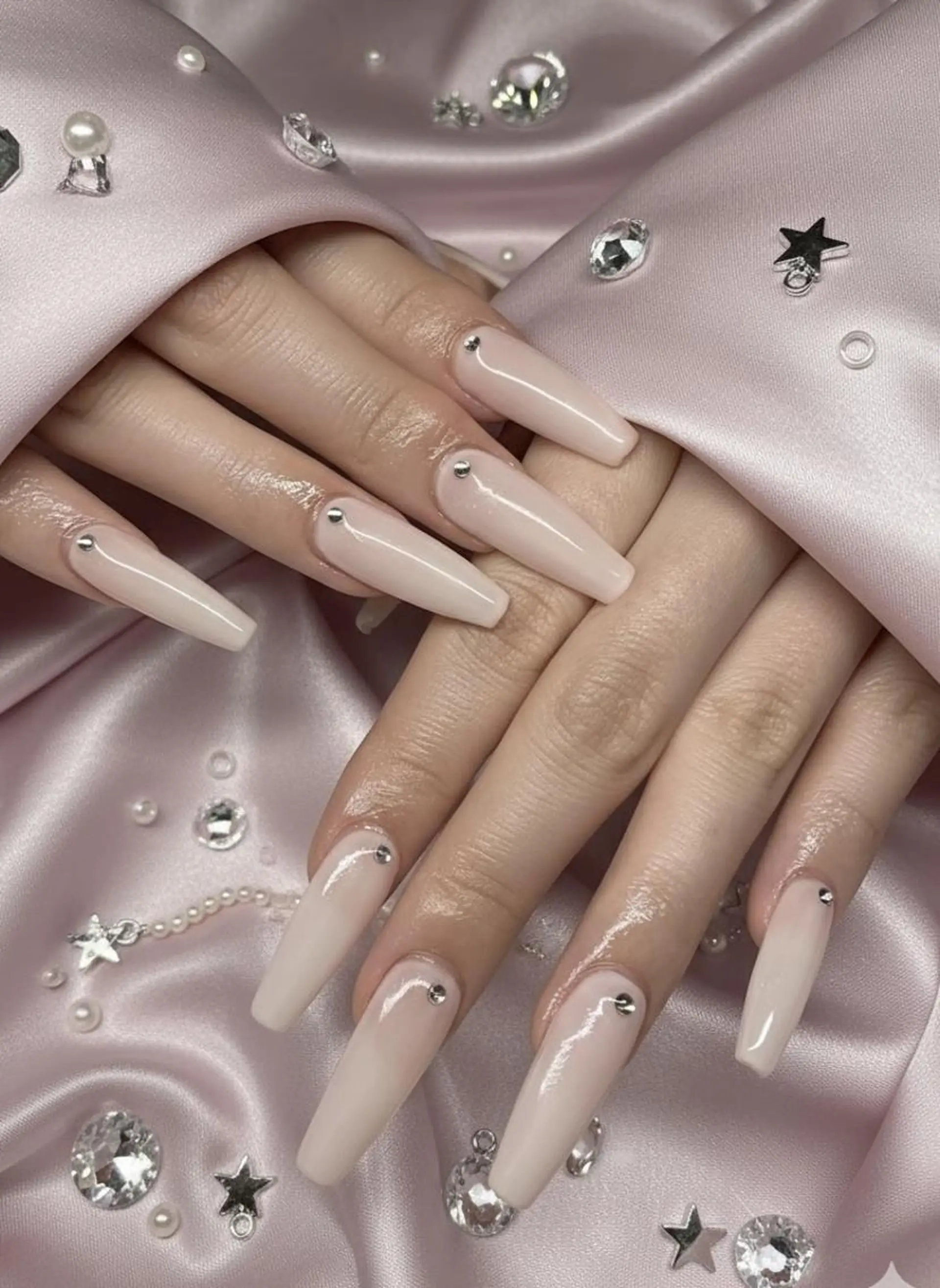 ネイル 長さ出し 韓国ネイル ロングネイル メンズネイル ワンカラーネイル ハンドネイル 24時間営業 UNABOMBAのネイルデザイン