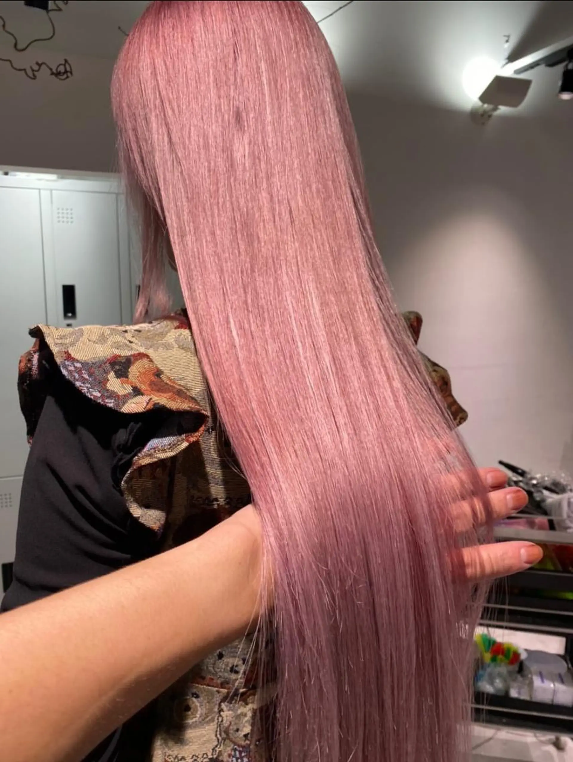 カラー ロング ブリーチ ピンクカラー ホワイトピンク ヘアカラー トリートメント mao/天神ブリーチ ハイトーンカラーのヘアスタイル