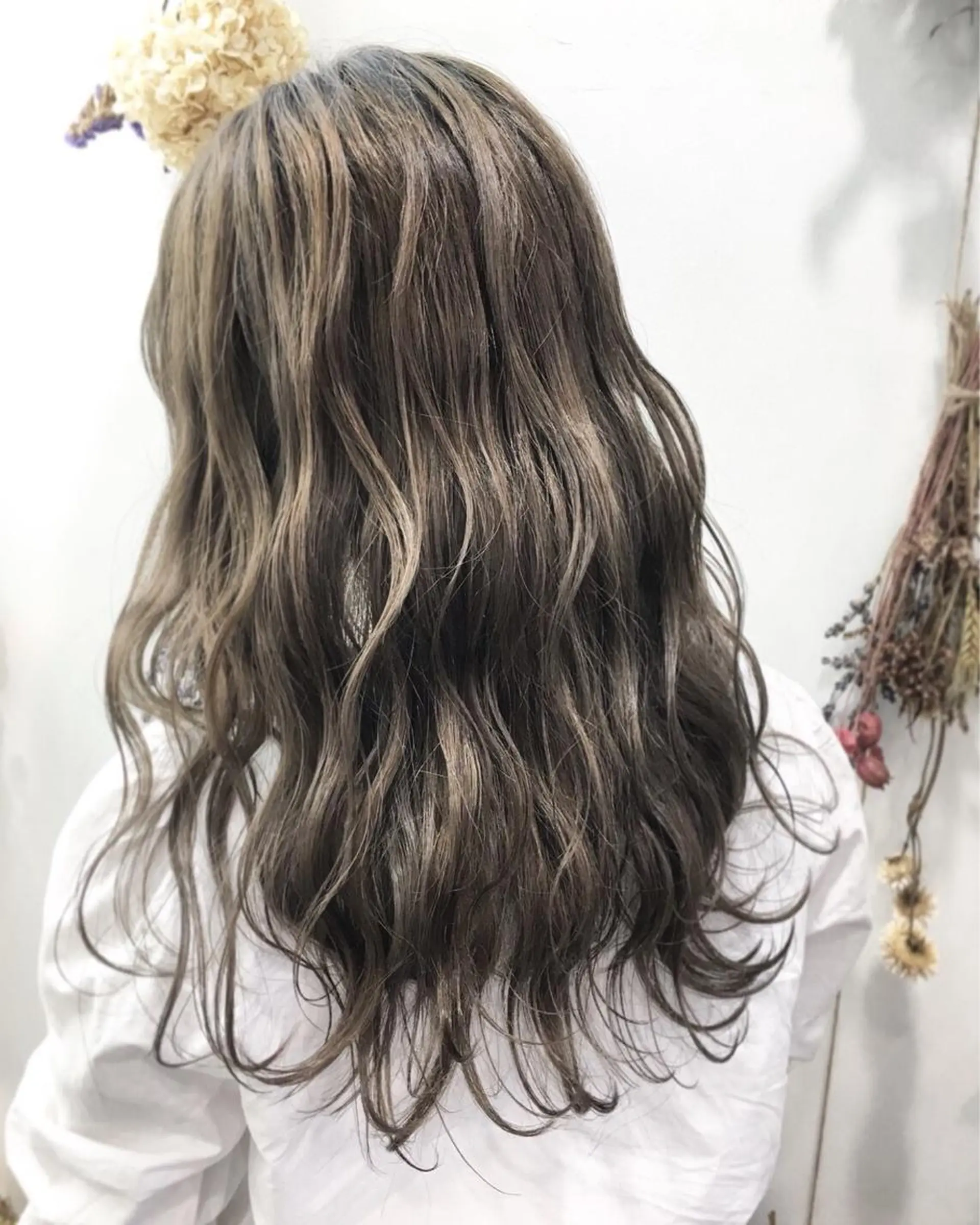 ロング 髪質改善 縮毛矯正 トリートメント 酸熱トリートメント ヘアカラー トリートメント コテ巻き風パーマ 河島恭平のヘアスタイル