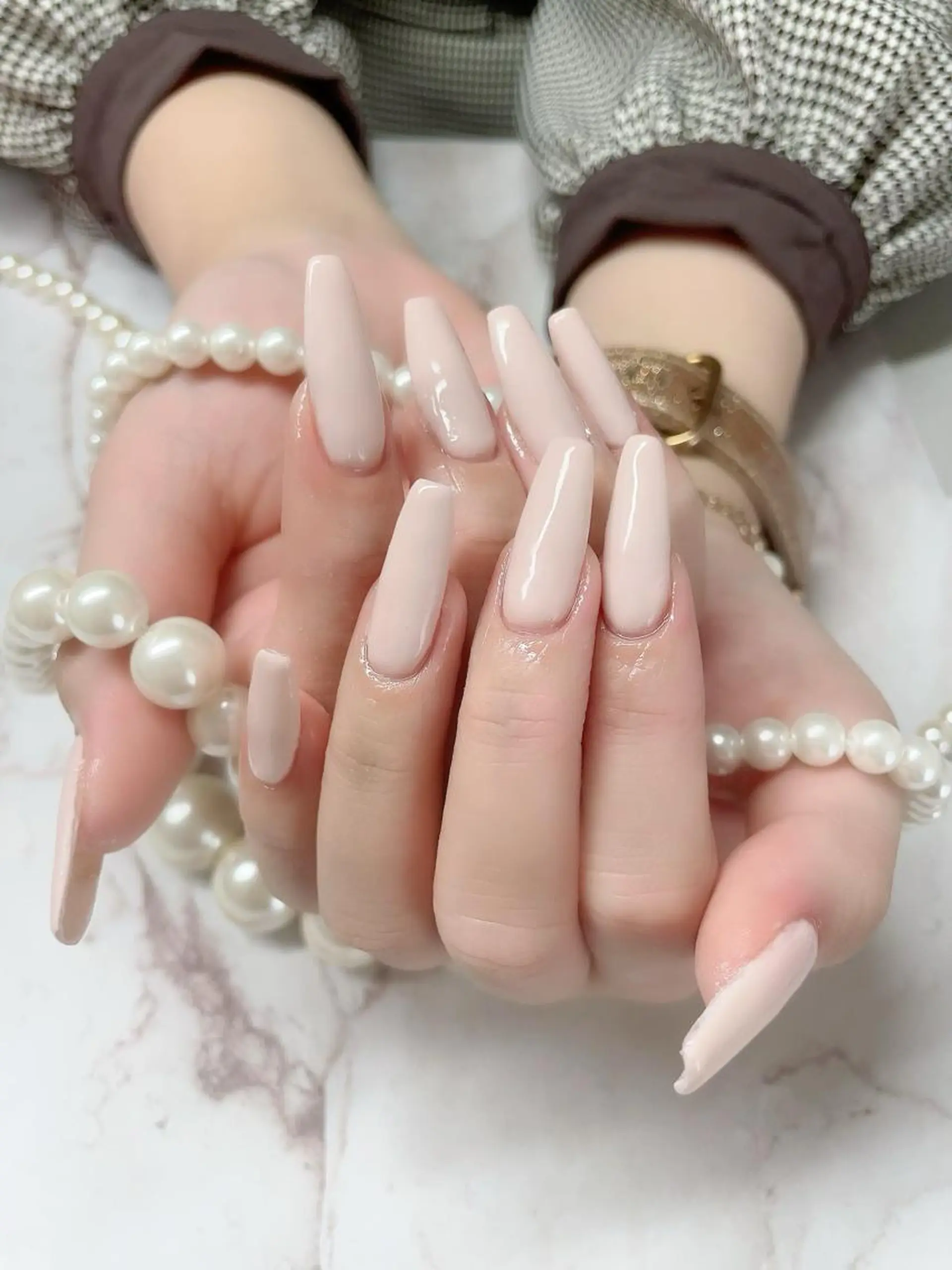 ネイル ロングネイル ワンカラーネイル スカルプネイル ホワイト ハンドネイル Nail salon 🎀Angeのネイルデザイン