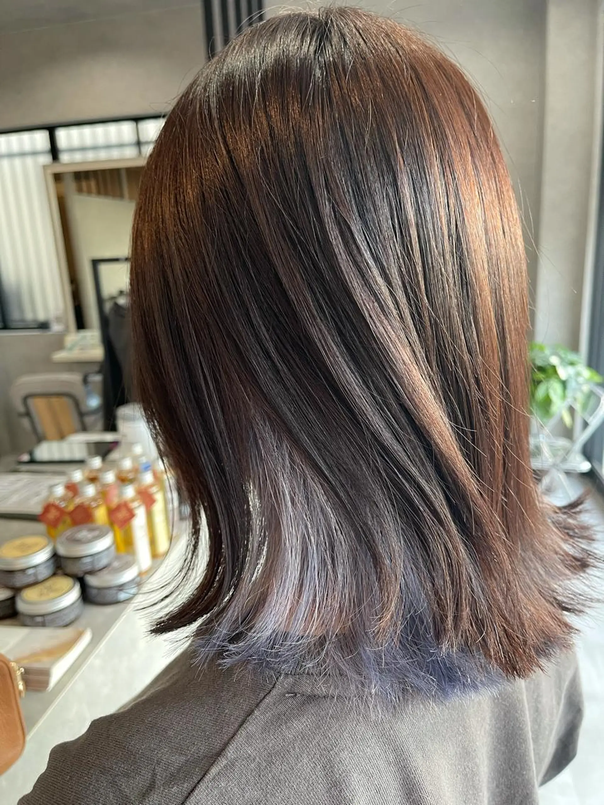 ミディアム カラー アッシュ インナーカラー ラベンダーカラー ラベンダーアッシュ カット ヘアカラー トリートメント mood tatemachiのヘアスタイル