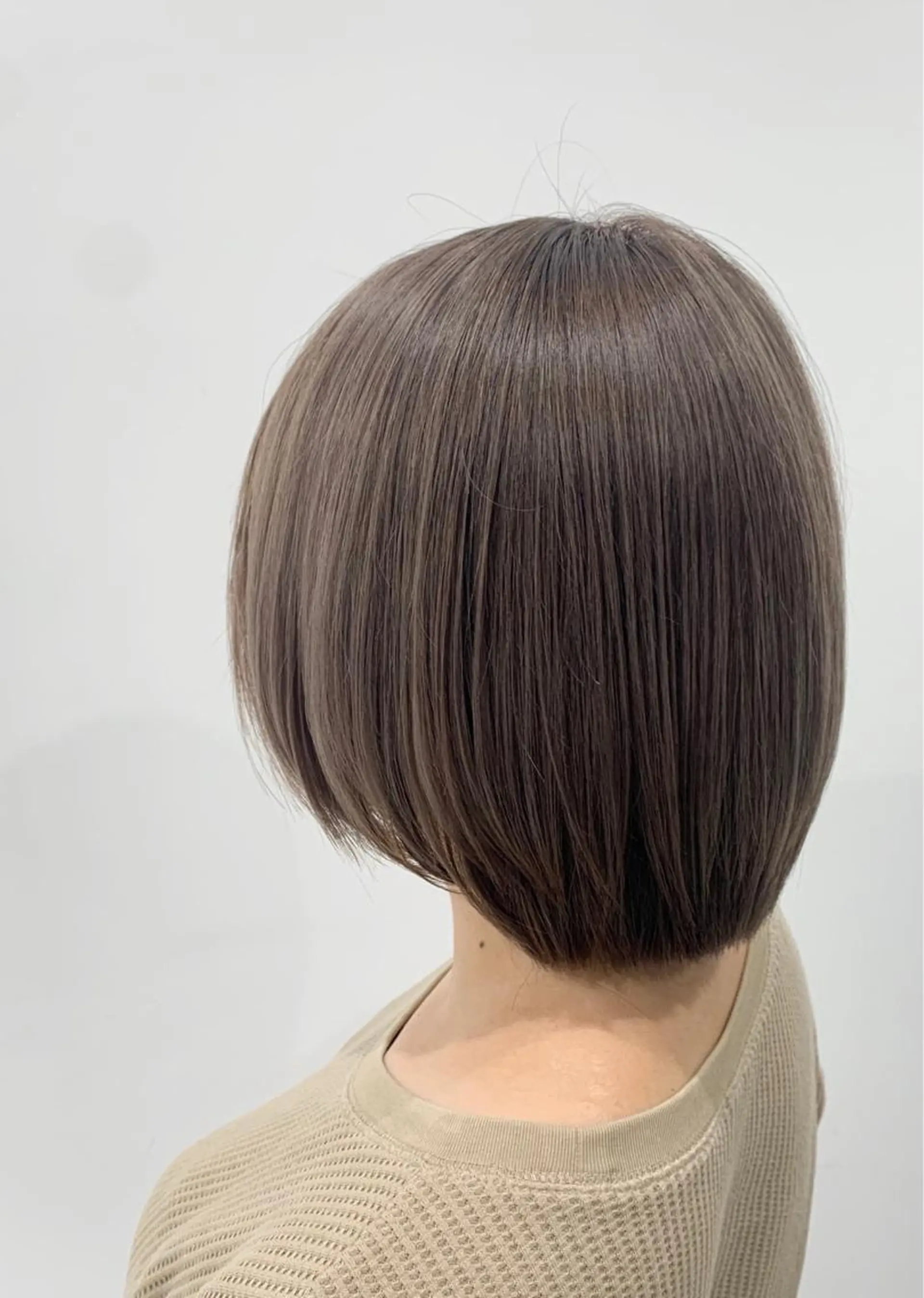 ショート カラー グレージュ ミルクティーグレージュ TAKUMI .のヘアスタイル