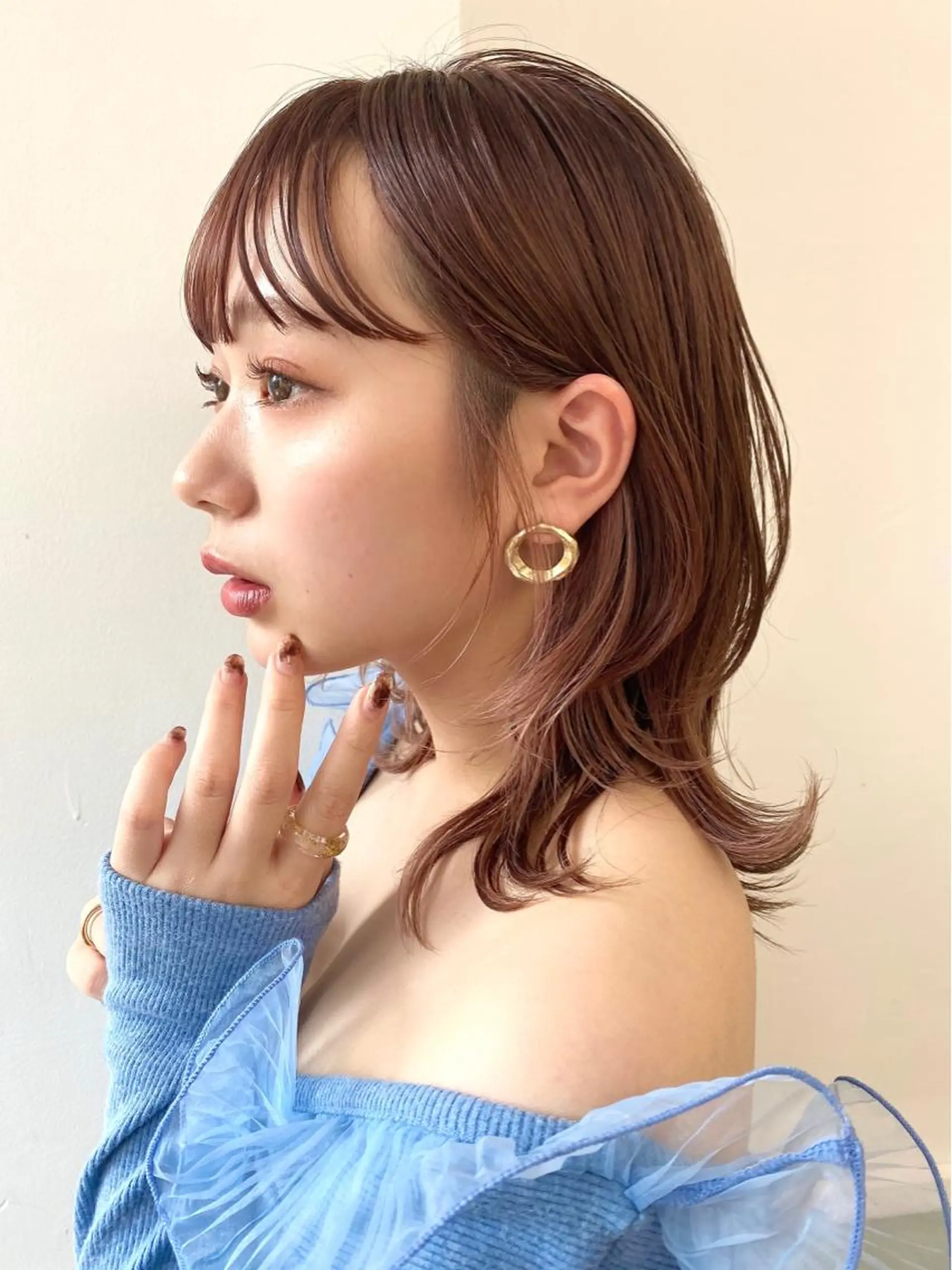 ミディアム カラー ミディアムレイヤー ベージュカラー ピンクカラー ピンクベージュ レイヤーカット ヘアカラー トリートメント chama レイヤーカットのヘアスタイル